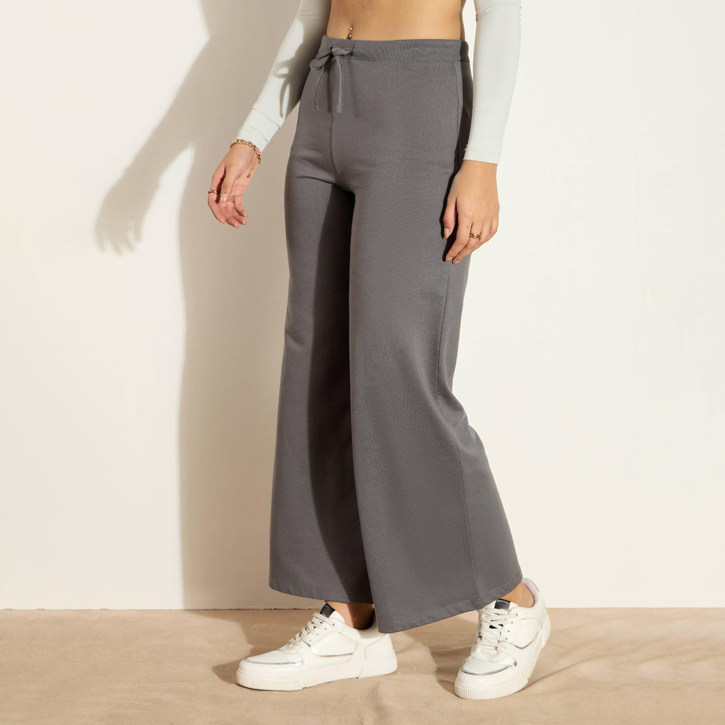 ساسافراس × ستايلي - بنطال رياضي واسع الساق بخصر متوسط الارتفاع من قماش تيري-women-clothing-bottoms-joggers-image-2