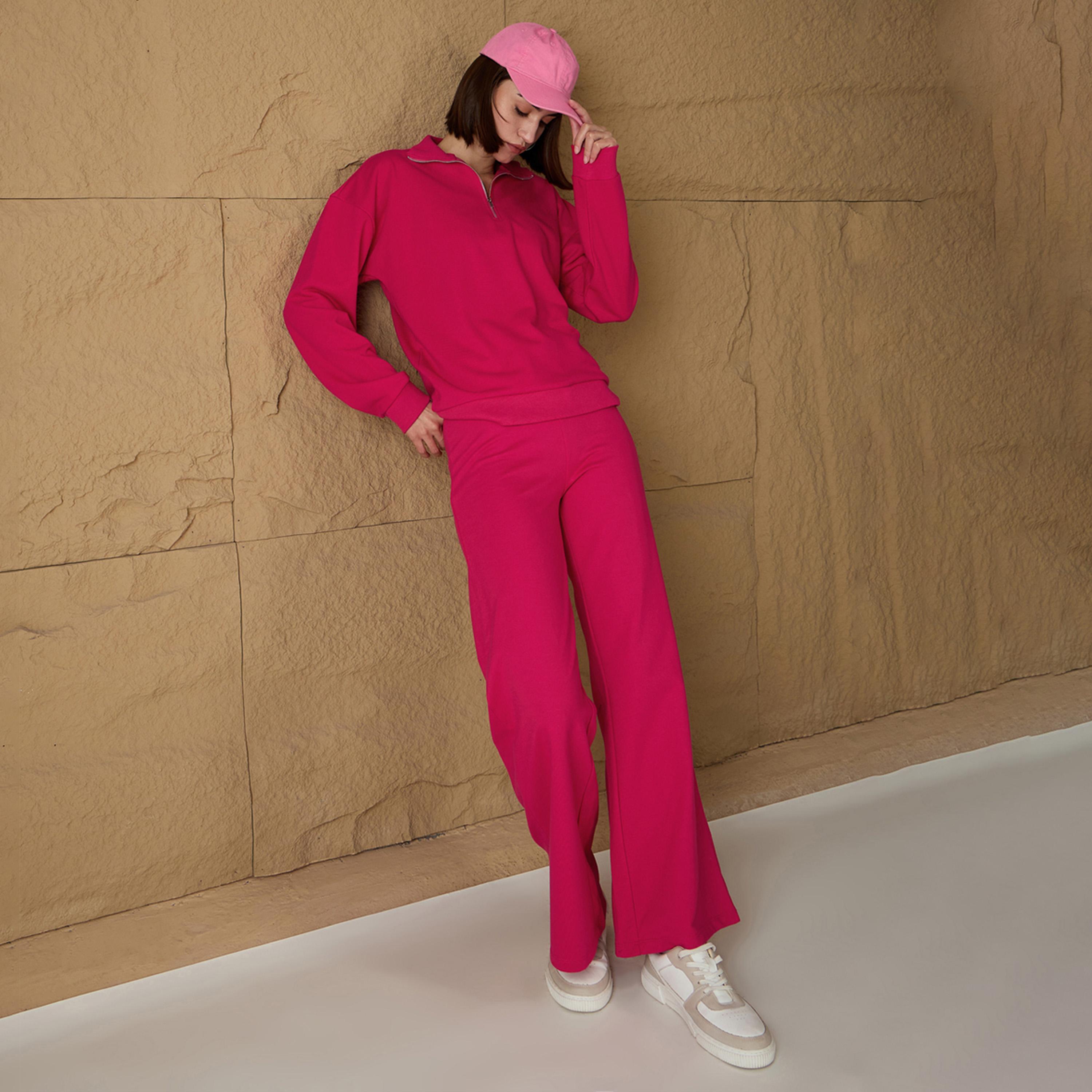 ساسافراس × ستايلي - بنطال رياضي واسع الساق من قماش تيري - فوشي-women-clothing-bottoms-joggers-image-2
