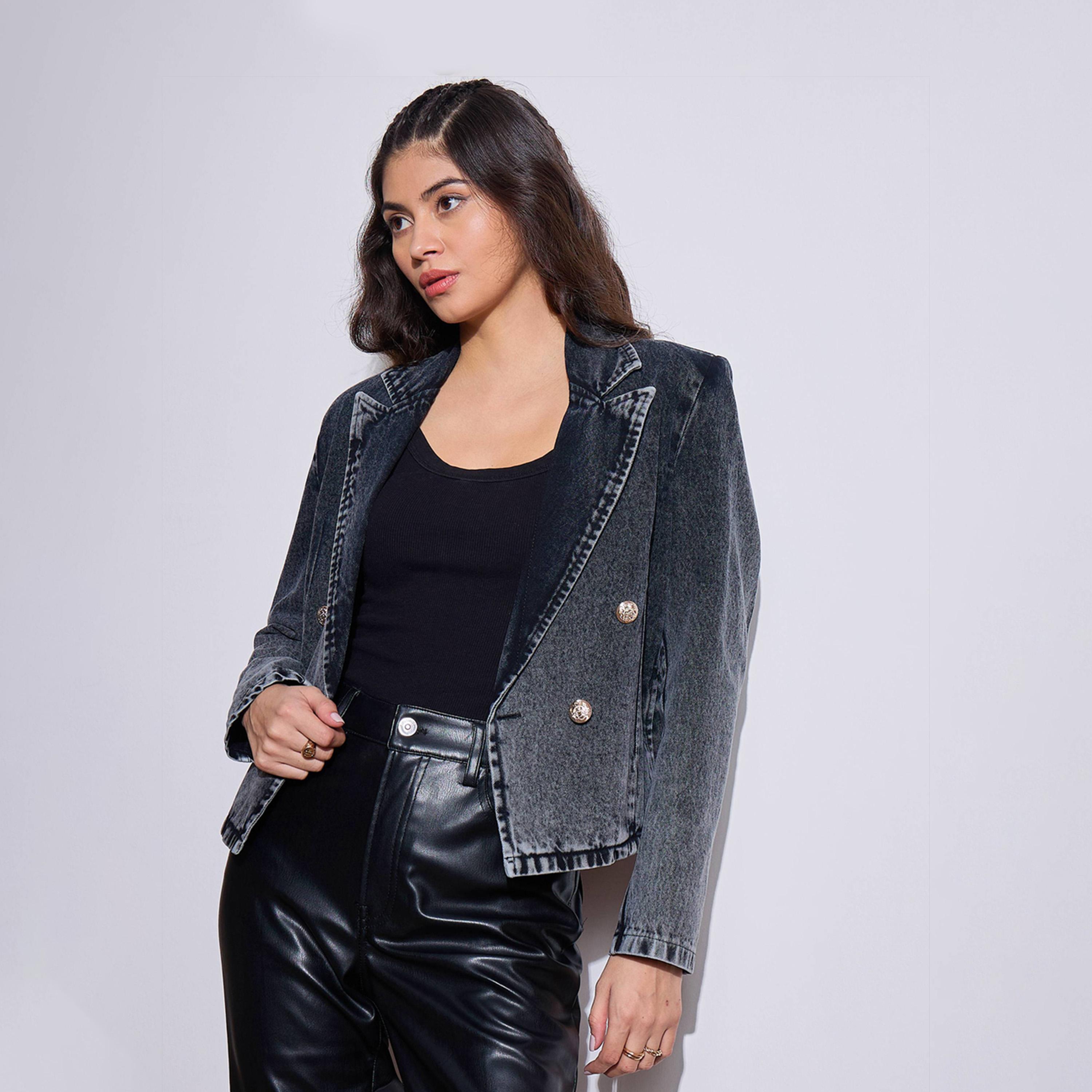 ساسافراس × ستايلي - سترة بليزر قصيرة من قماش الدنيم مع أزرار أمامية - أسود-women-clothing-coatsandjackets-blazers-image-2