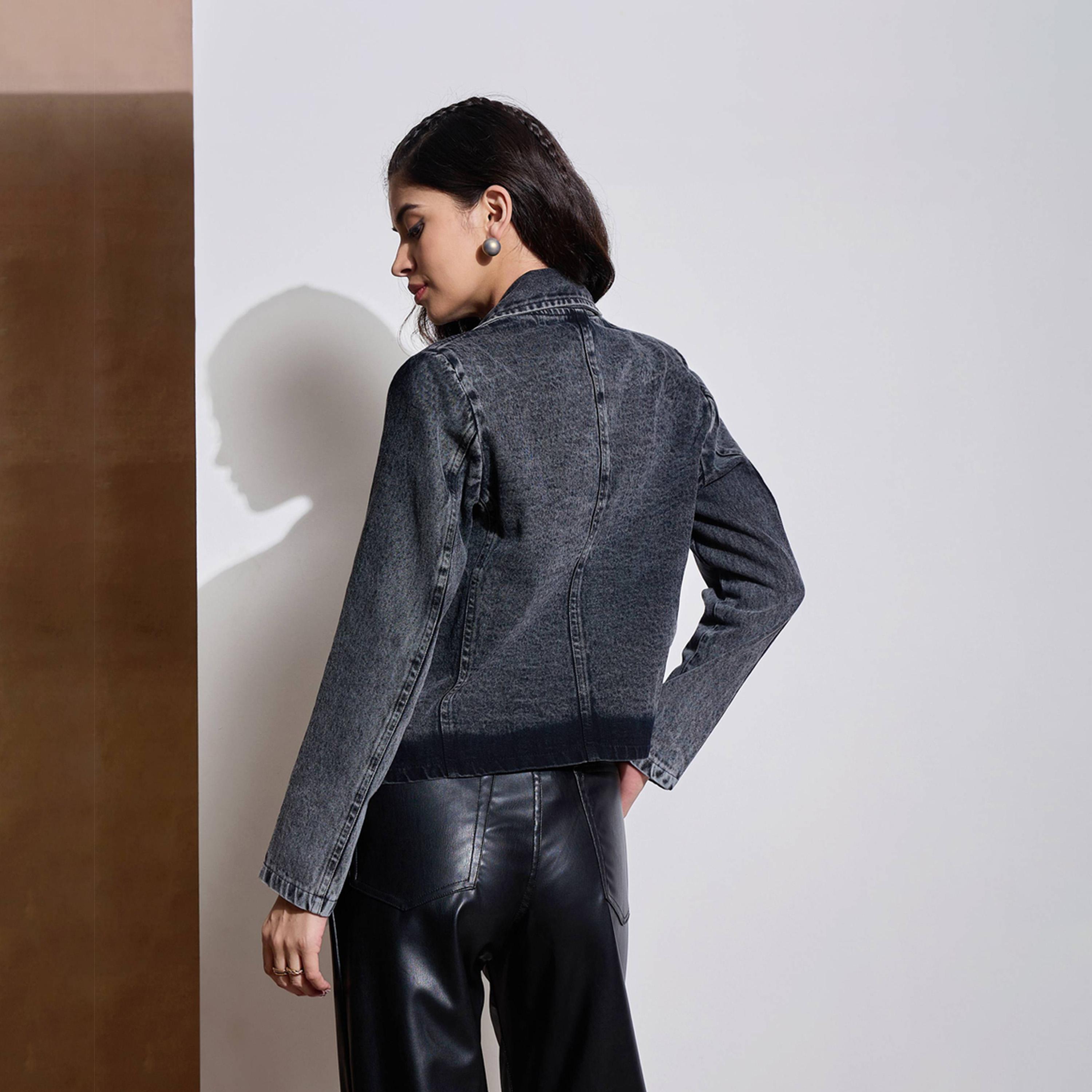 ساسافراس × ستايلي - سترة بليزر قصيرة من قماش الدنيم مع أزرار أمامية - أسود-women-clothing-coatsandjackets-blazers-image-5