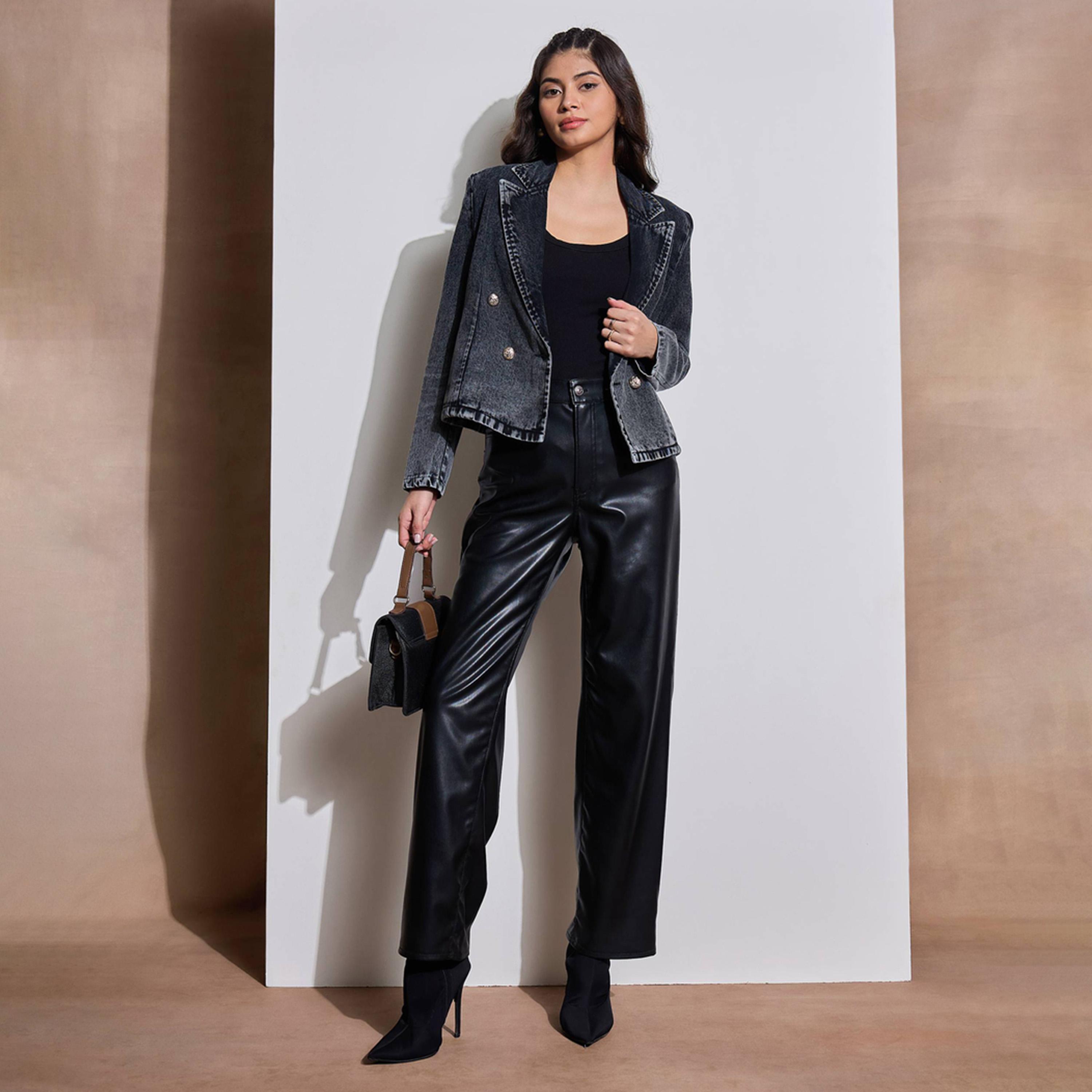 ساسافراس × ستايلي - سترة بليزر قصيرة من قماش الدنيم مع أزرار أمامية - أسود-women-clothing-coatsandjackets-blazers-image-6