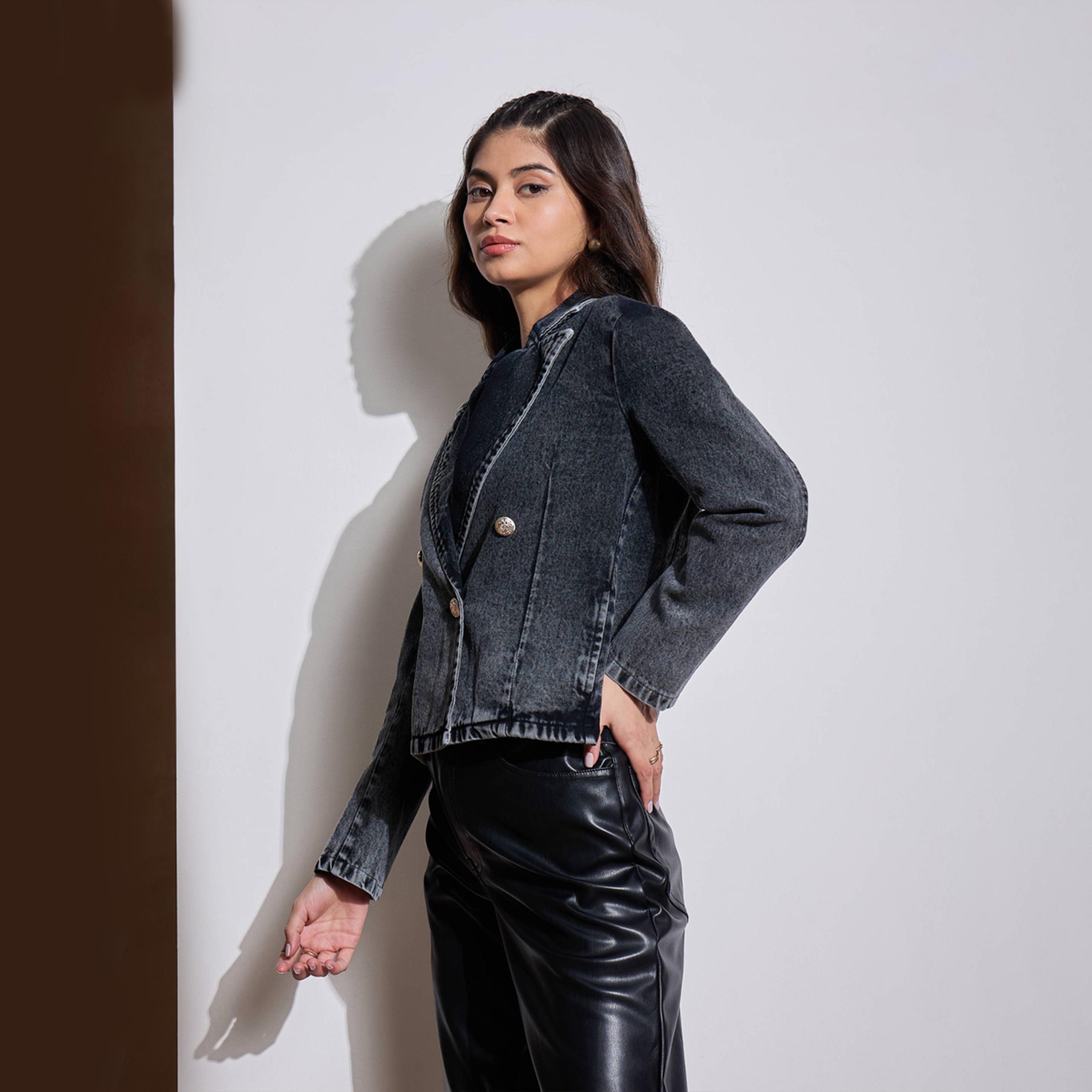 ساسافراس × ستايلي - سترة بليزر قصيرة من قماش الدنيم مع أزرار أمامية - أسود-women-clothing-coatsandjackets-blazers-image-7