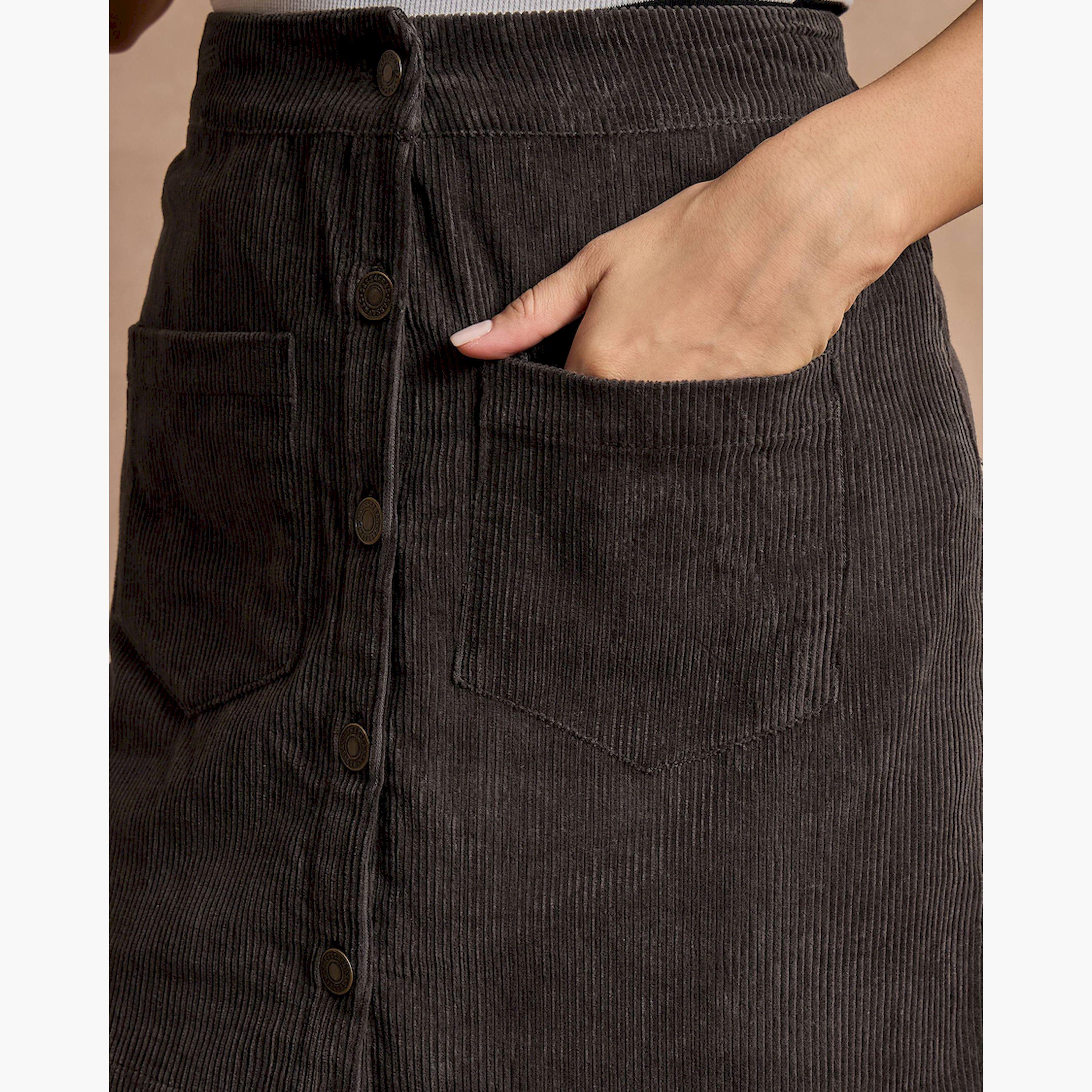 ساسافراس × ستايلي - تنورة قصيرة من قماش كوردروي بأزرار أمامية - رمادي داكن-women-clothing-bottoms-skirts-image-4