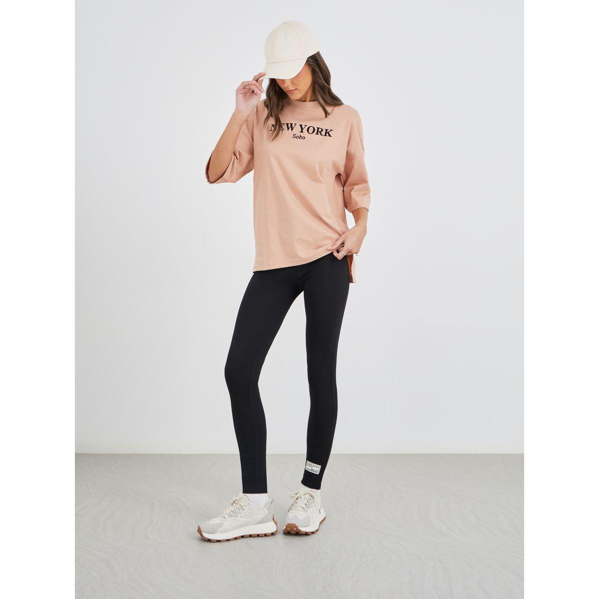 طقم منسق من ليقنز وتيشيرت فضفاض بتفاصيل مُطرزة-women-clothing-coordsets-image-2