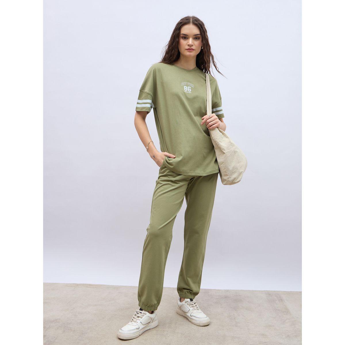 طقم منسق من جوغر وتيشيرت فضفاض-women-clothing-coordsets-image-1