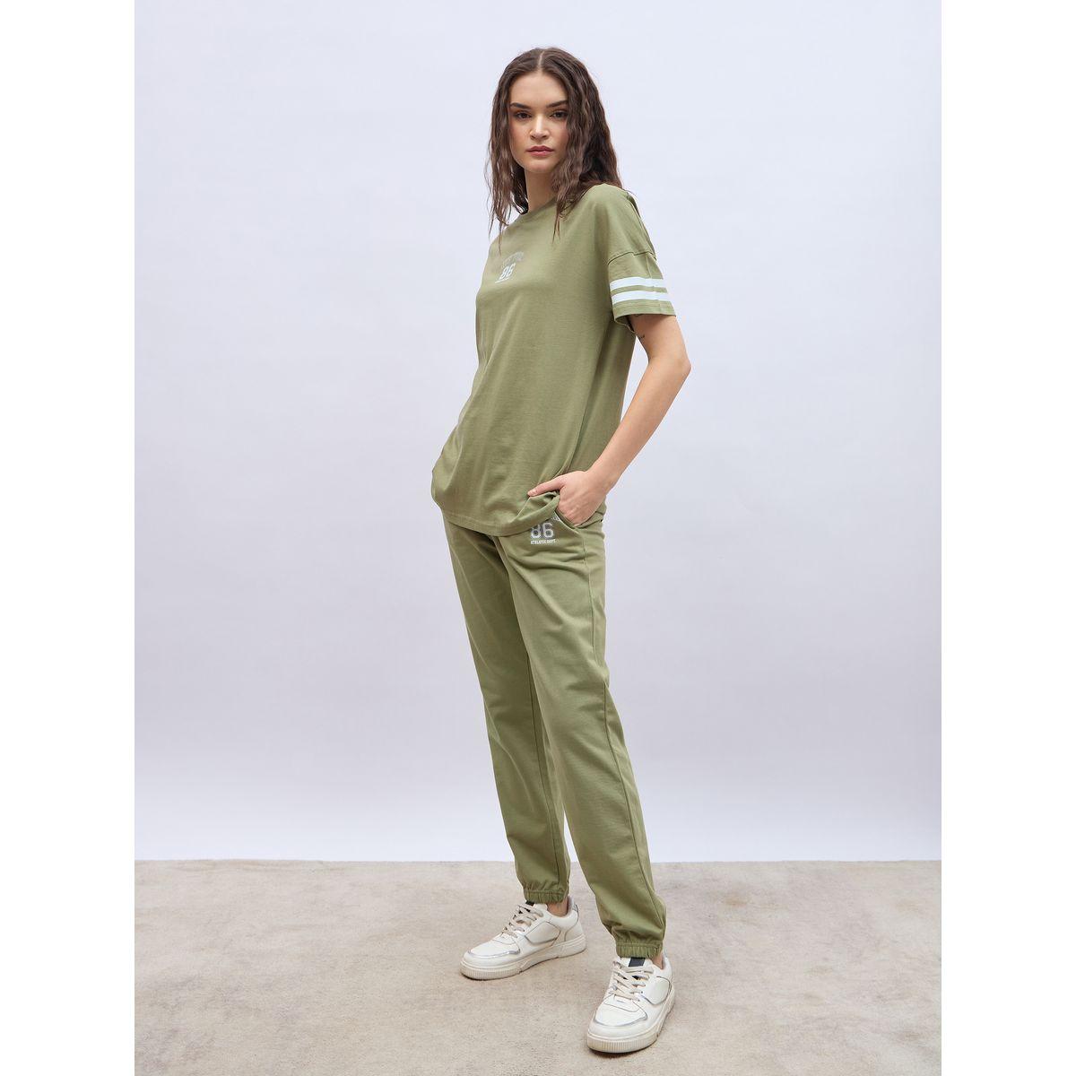 طقم منسق من جوغر وتيشيرت فضفاض-women-clothing-coordsets-image-3