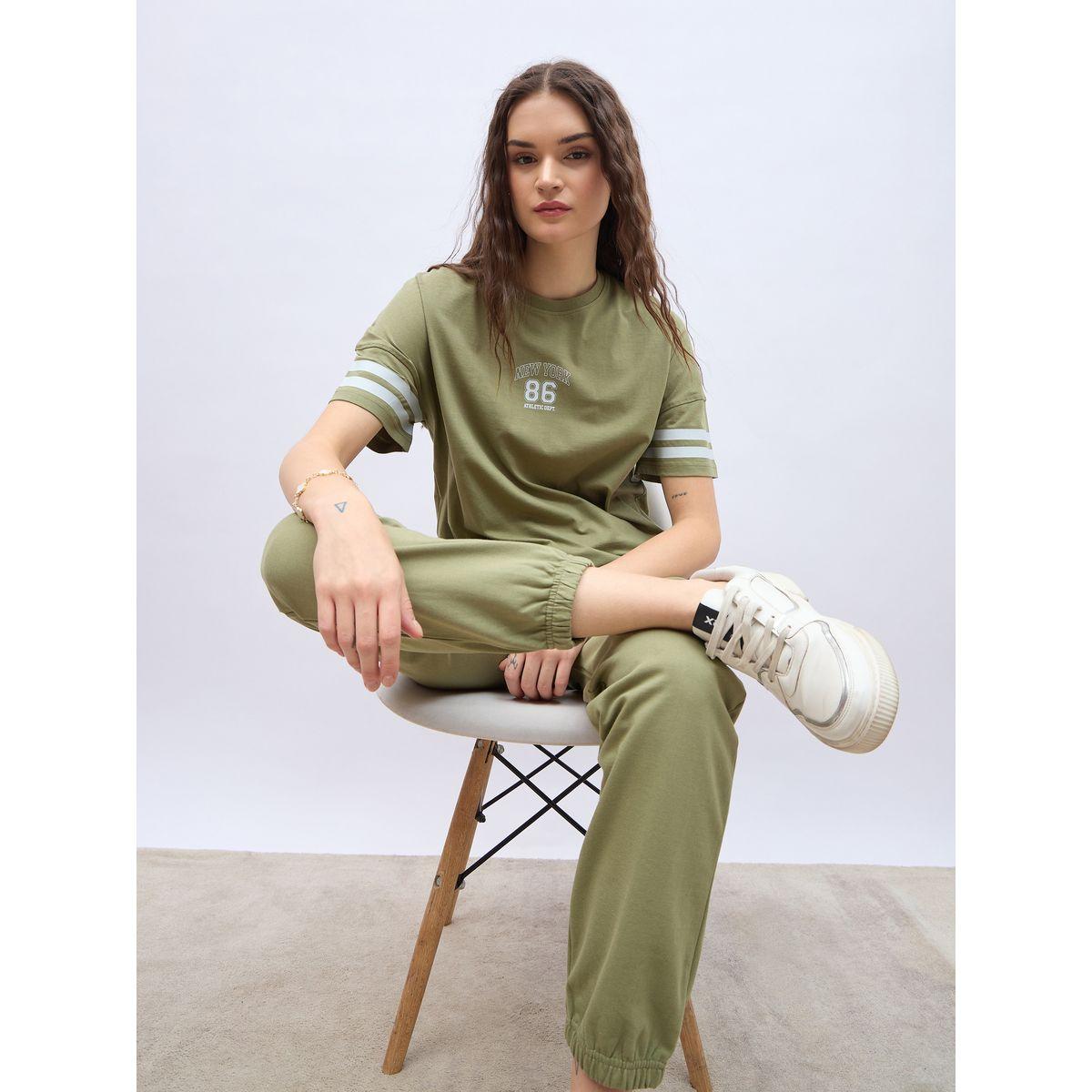 طقم منسق من جوغر وتيشيرت فضفاض-women-clothing-coordsets-image-6