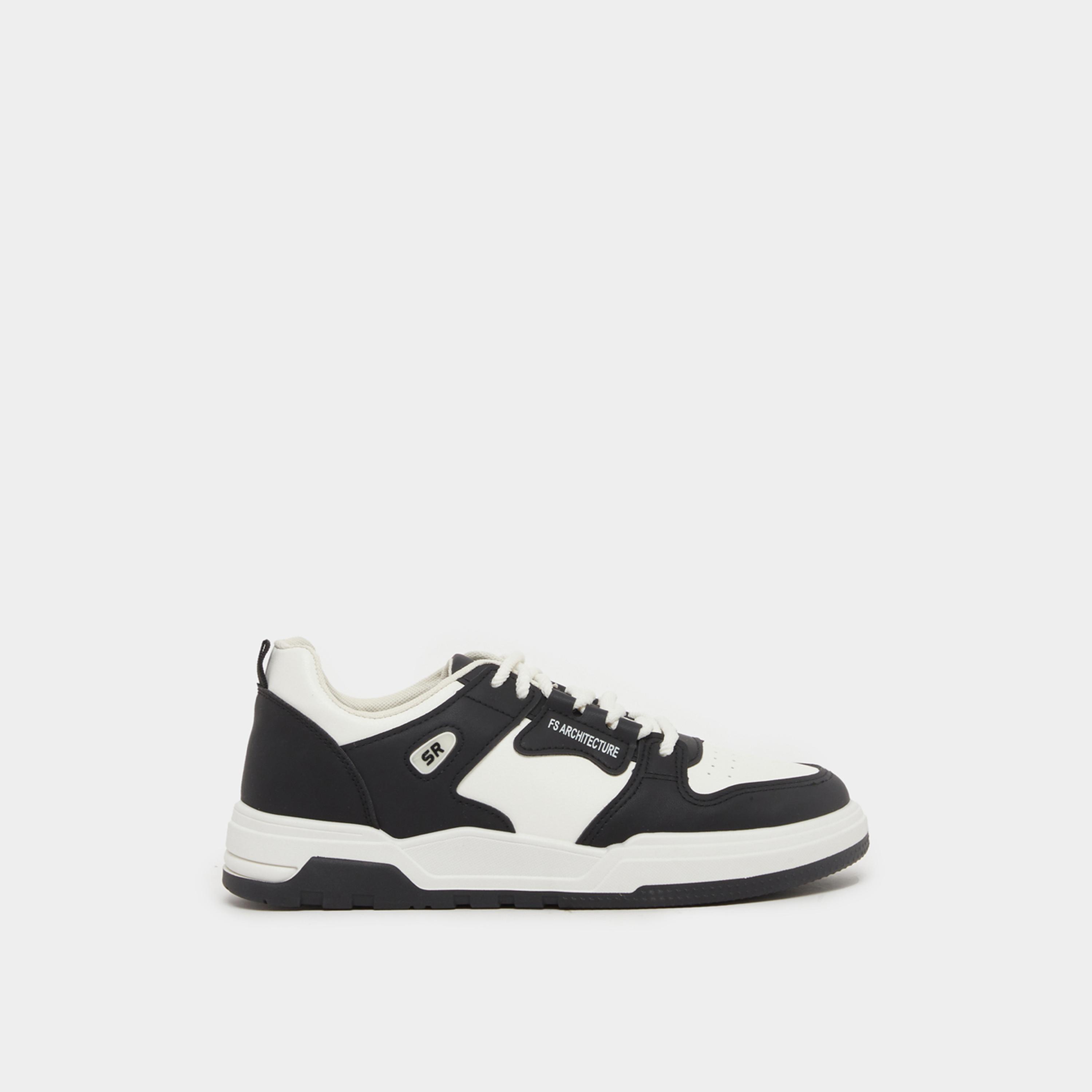 ستايلي - حذاء رياضي سكيت بورد بألوان متباينة برباط-men-shoes-sneakers-image-1