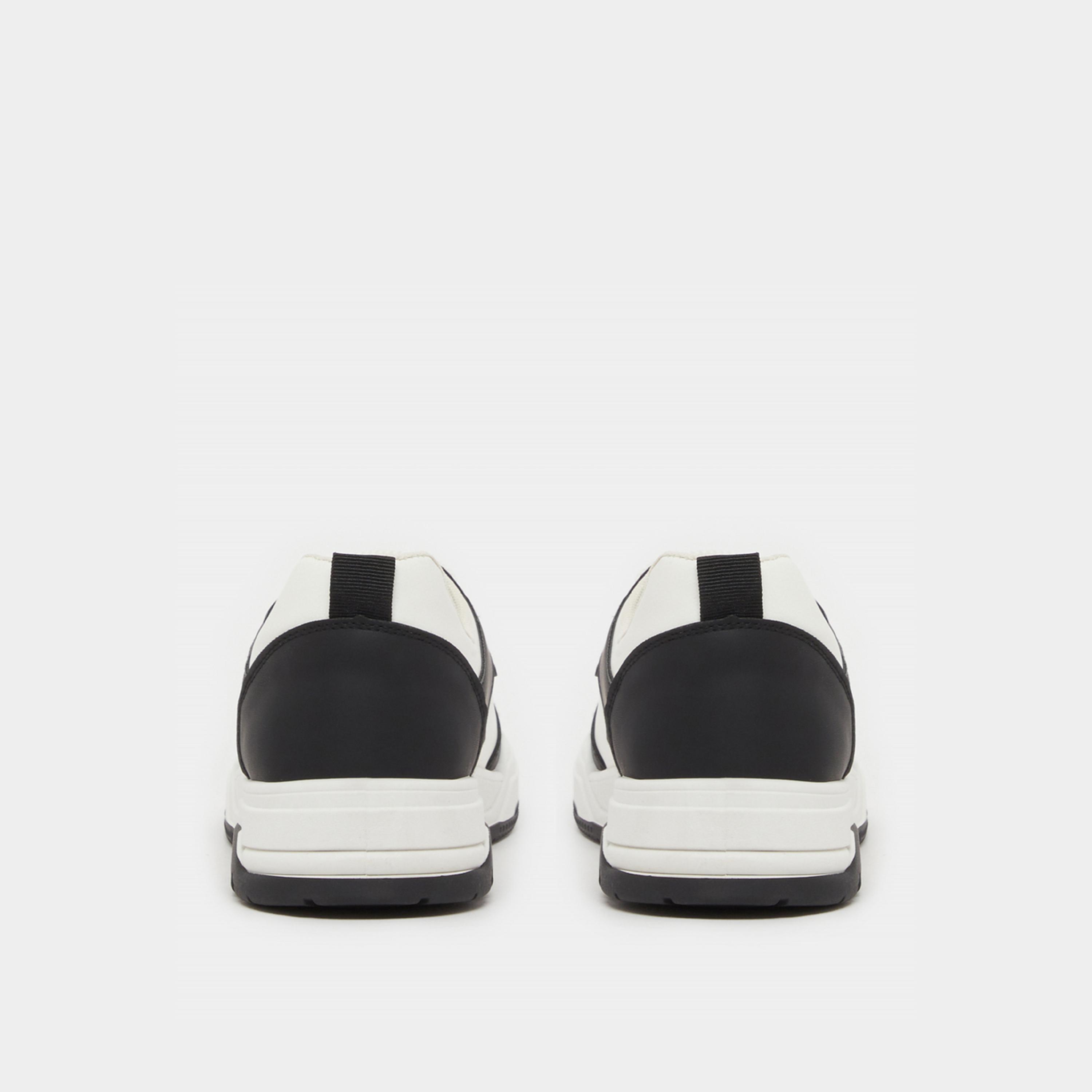 ستايلي - حذاء رياضي سكيت بورد بألوان متباينة برباط-men-shoes-sneakers-image-4