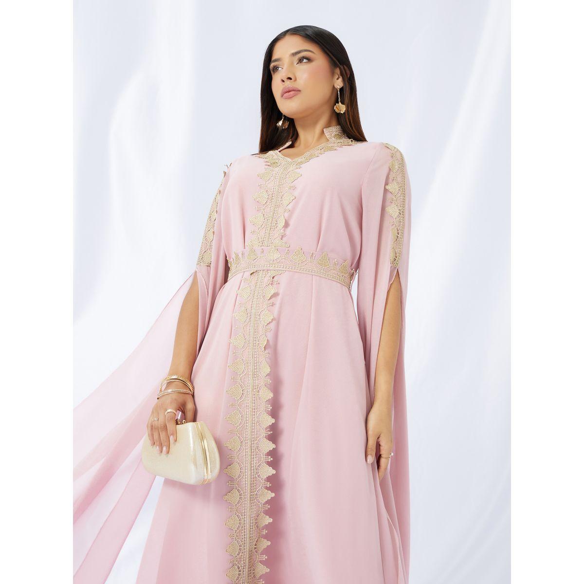 قفطان بتفاصيل دانتيل وأكمام بشق-women-arabicclothing-kaftan-image-2