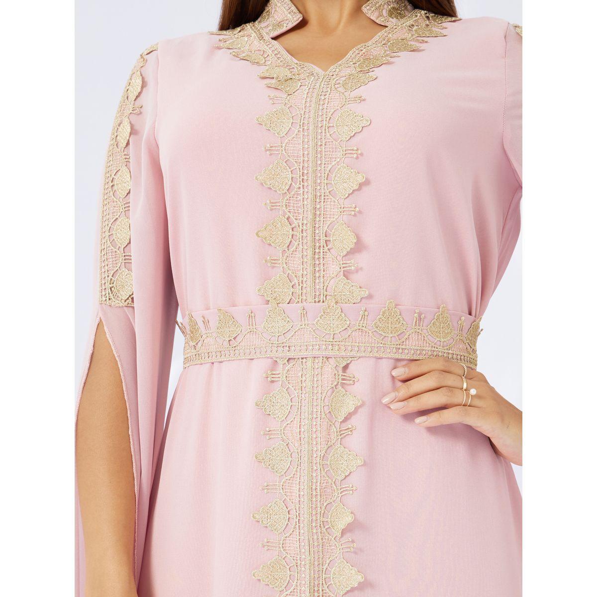 قفطان بتفاصيل دانتيل وأكمام بشق-women-arabicclothing-kaftan-image-4