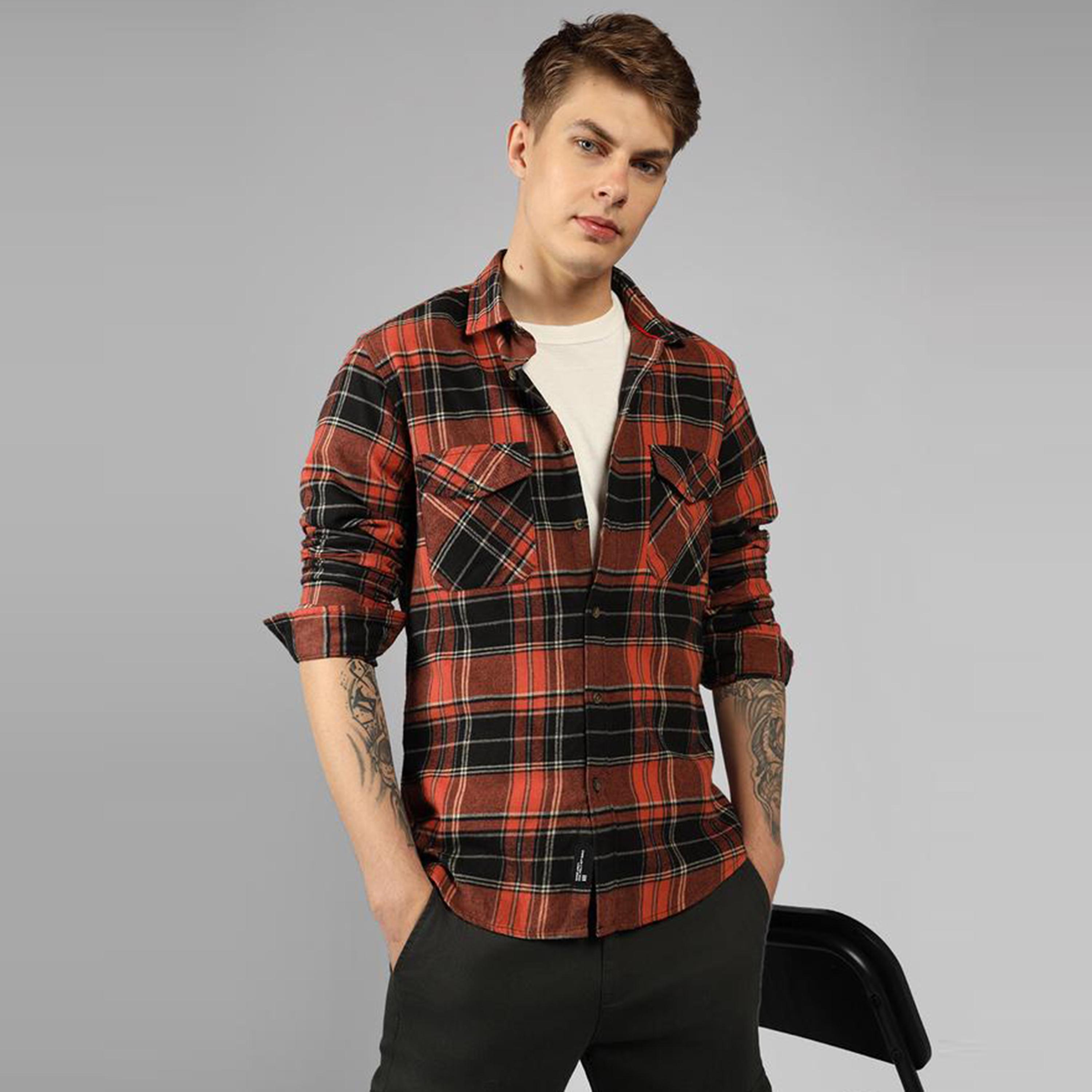دينيس لينغو × ستايلي - قميص مربعات بقصة مريحة وياقة واسعة-men-clothing-shirts-image-1