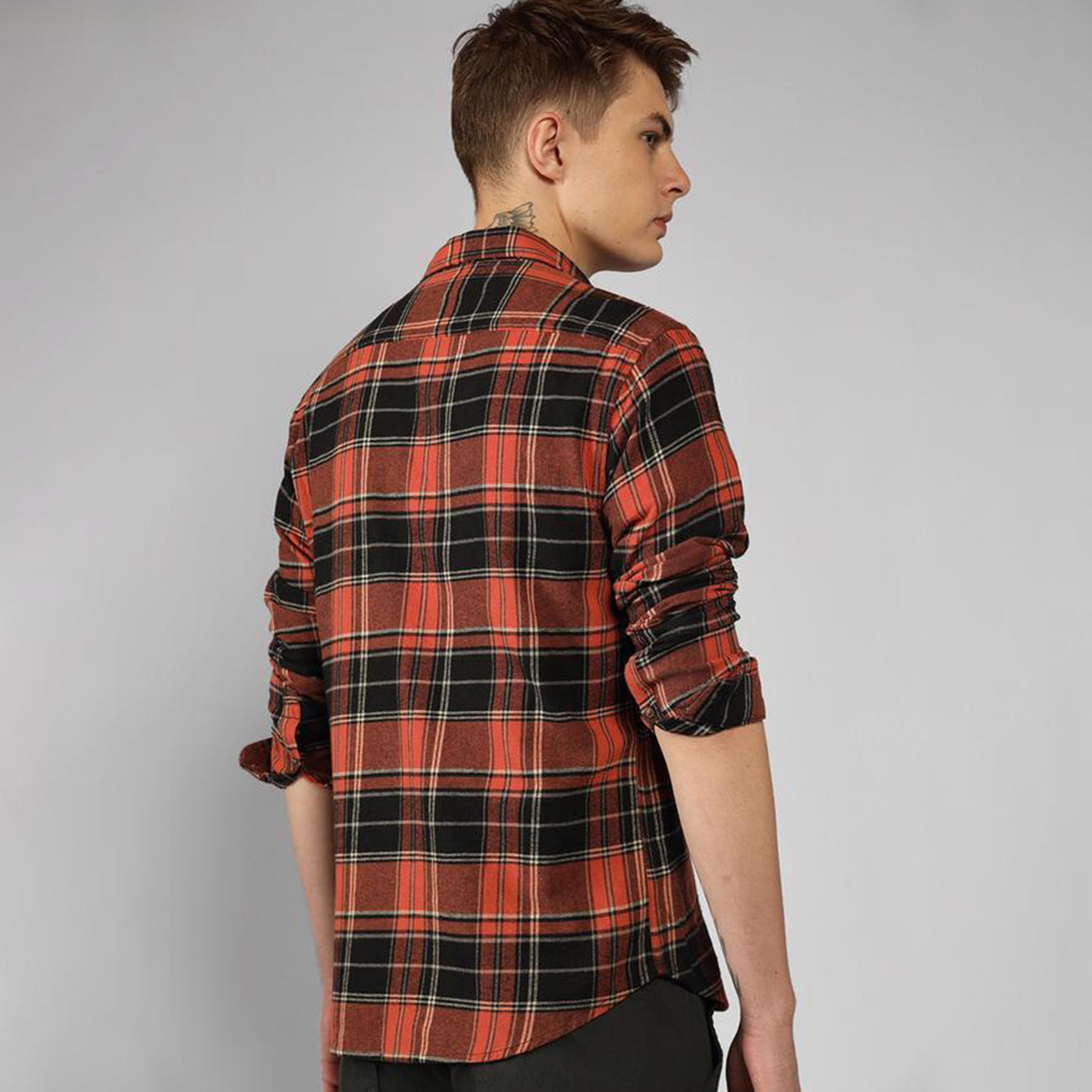 دينيس لينغو × ستايلي - قميص مربعات بقصة مريحة وياقة واسعة-men-clothing-shirts-image-3