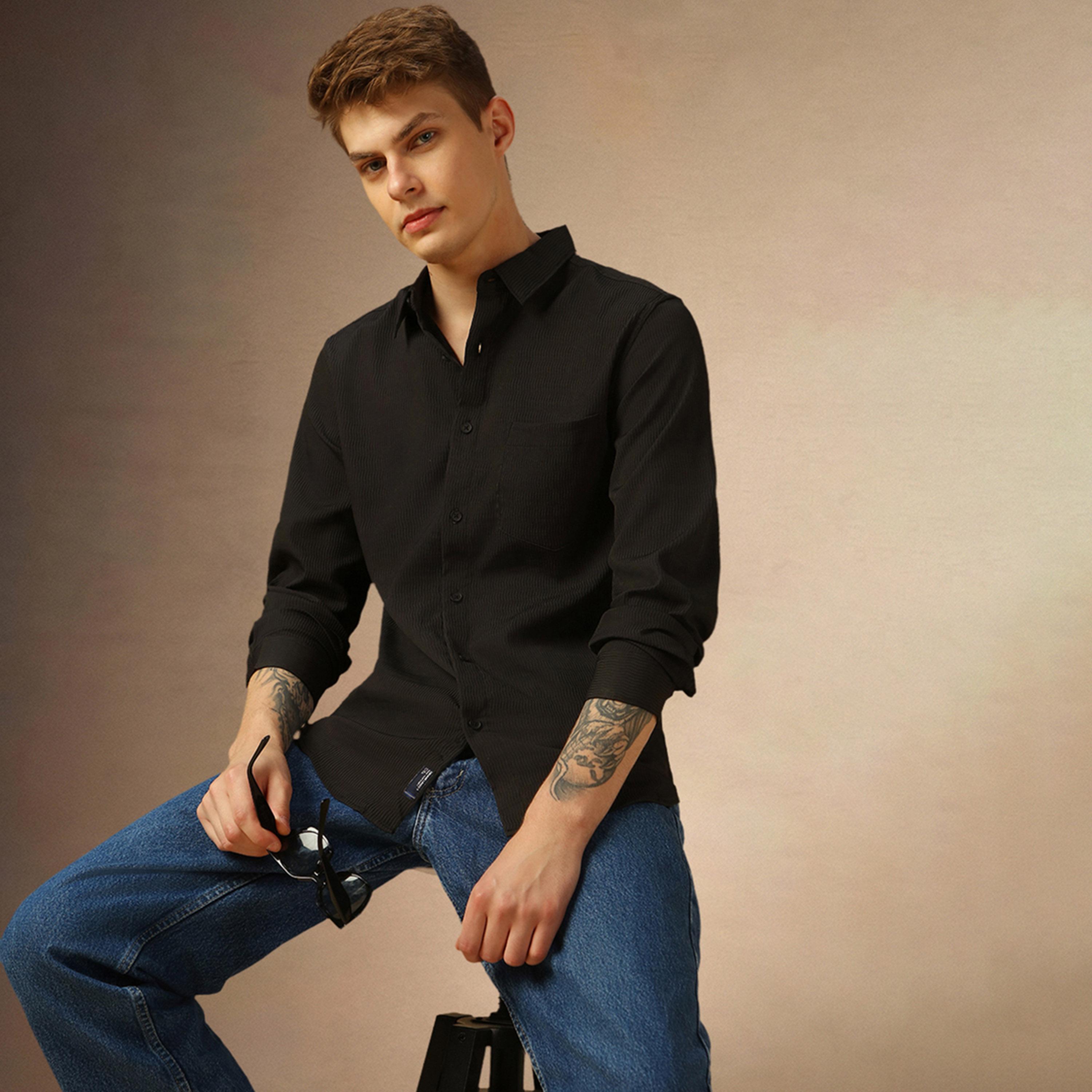 دينيس لينغو × ستايلي - قميص سادة بقصّة عادية وياقة واسعة-men-clothing-shirts-image-6