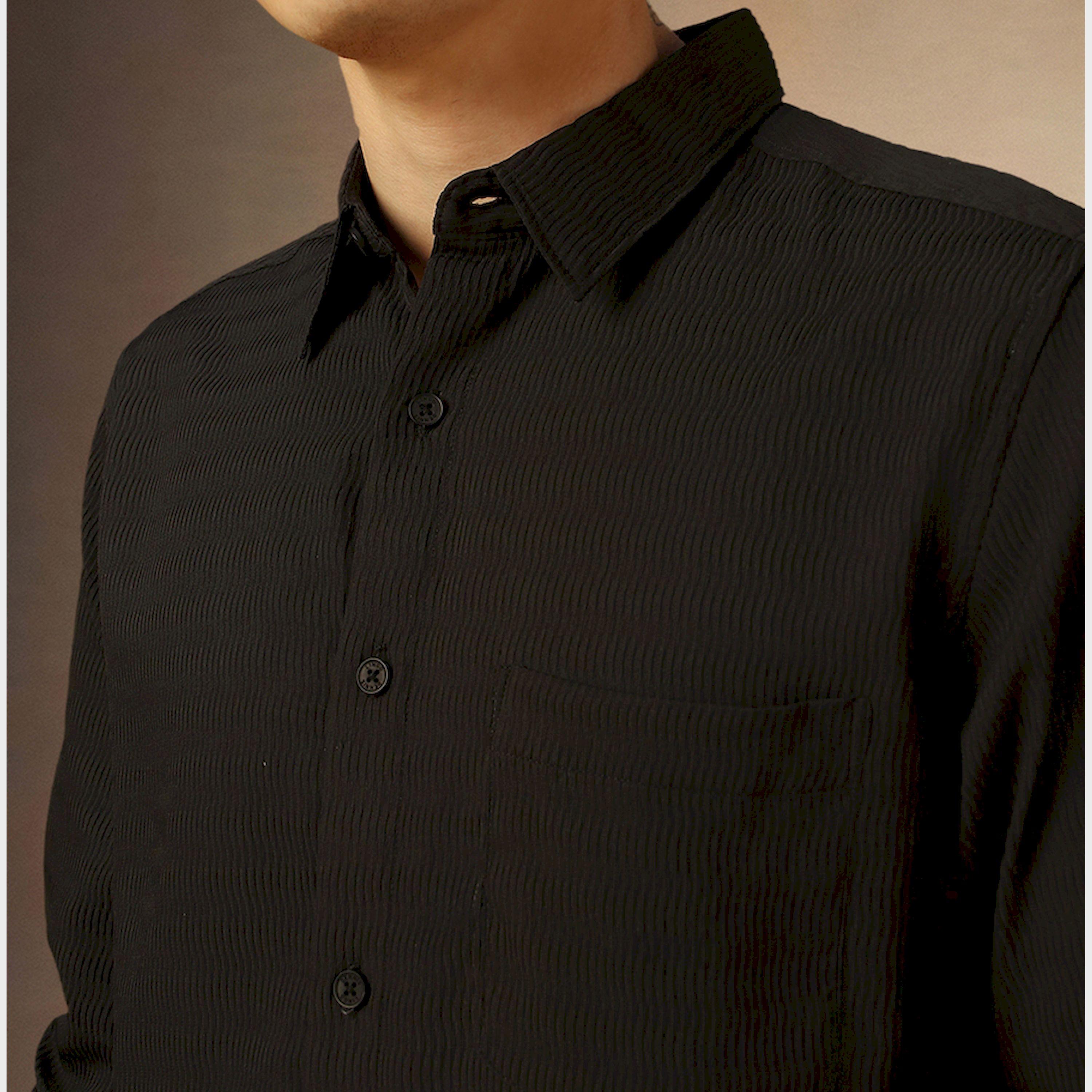 دينيس لينغو × ستايلي - قميص سادة بقصّة عادية وياقة واسعة-men-clothing-shirts-image-3