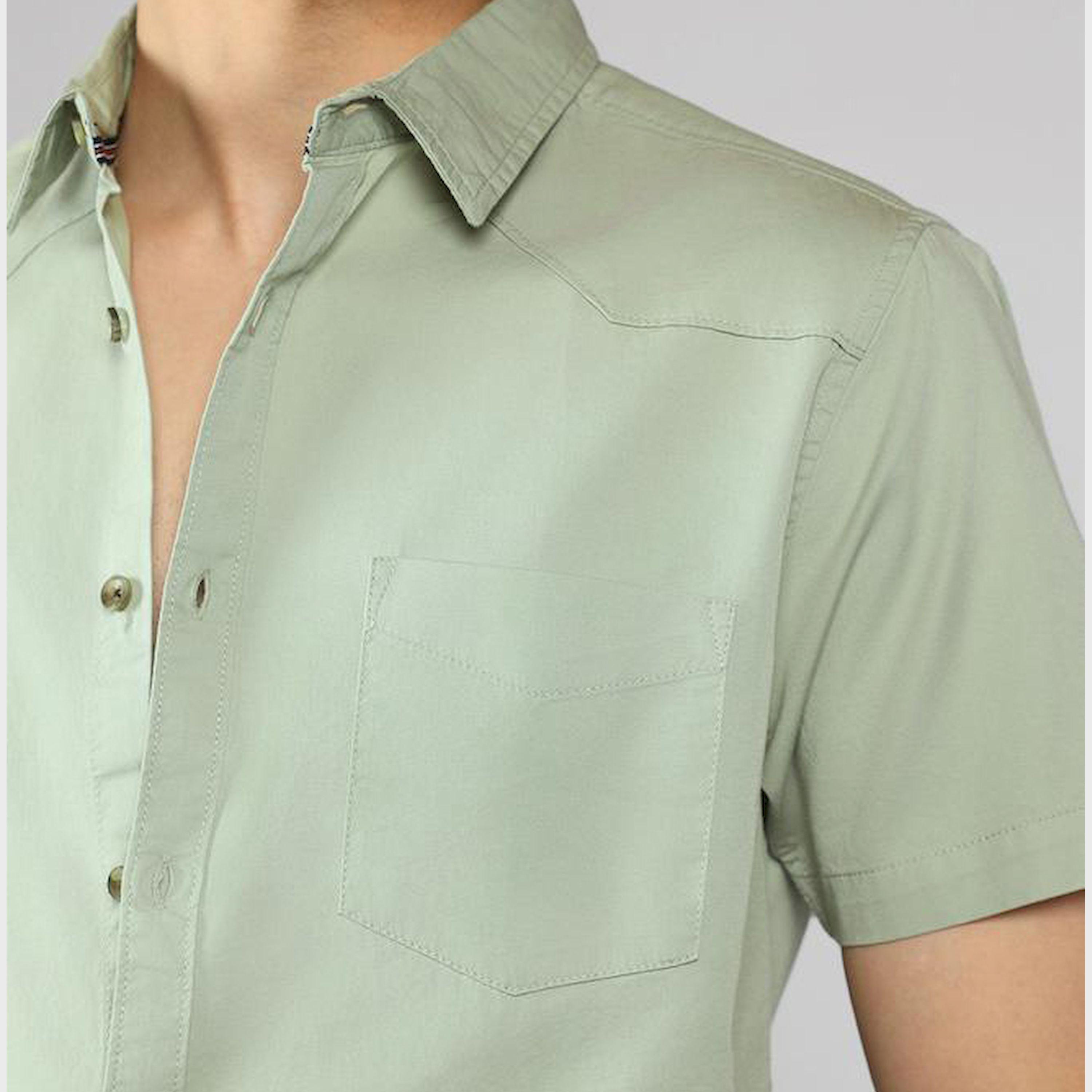 دينيس لينغو × ستايلي - قميص سادة بقصّة عادية وياقة واسعة-men-clothing-shirts-image-4