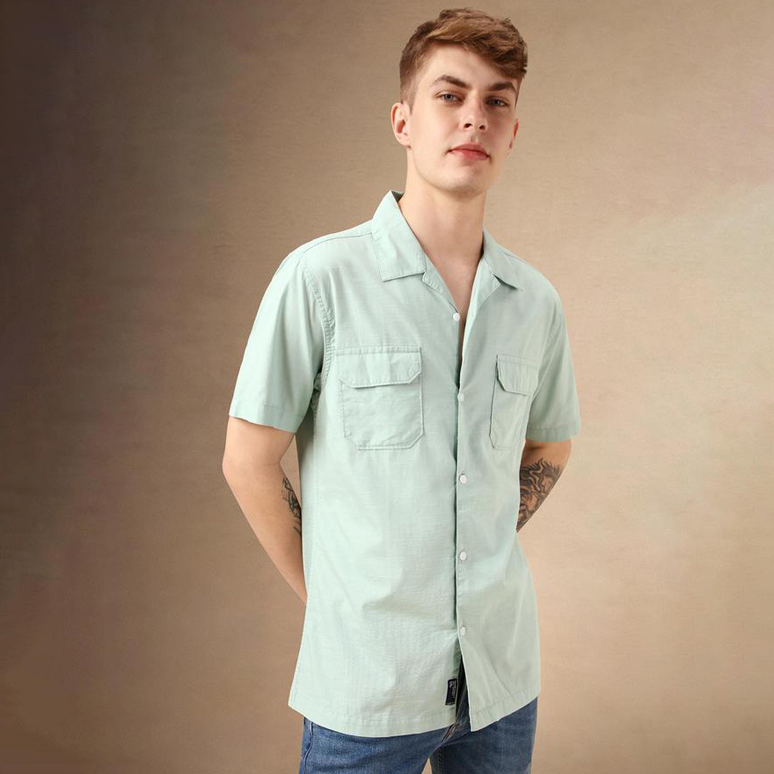 دينيس لينغو × ستايلي - قميص سادة بقصّة عادية وياقة واسعة مع جيوب-men-clothing-shirts-image-6