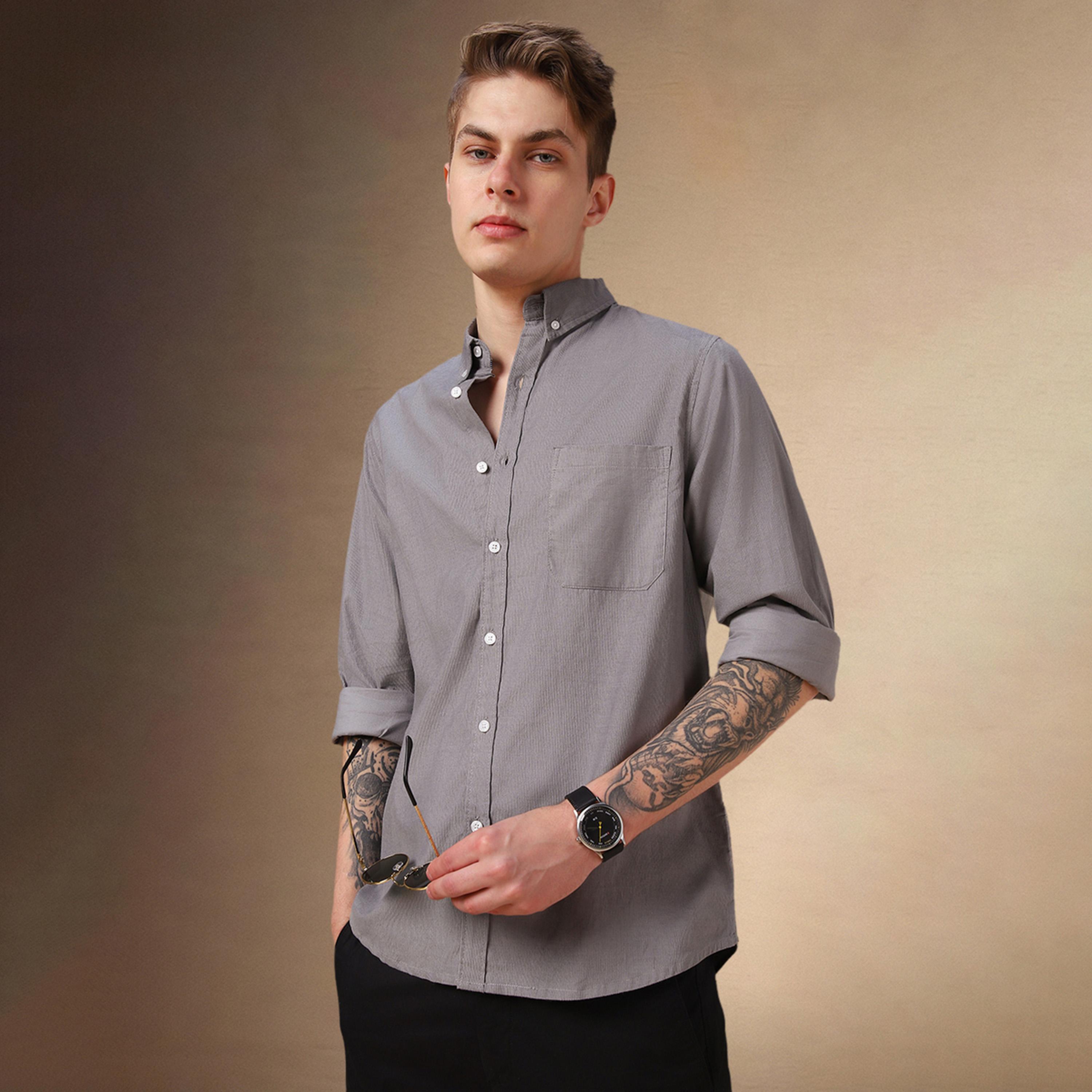 دينيس لينغو × ستايلي - قميص سادة بقصة مريحة بياقة واسعة مع جيب-men-clothing-shirts-image-1