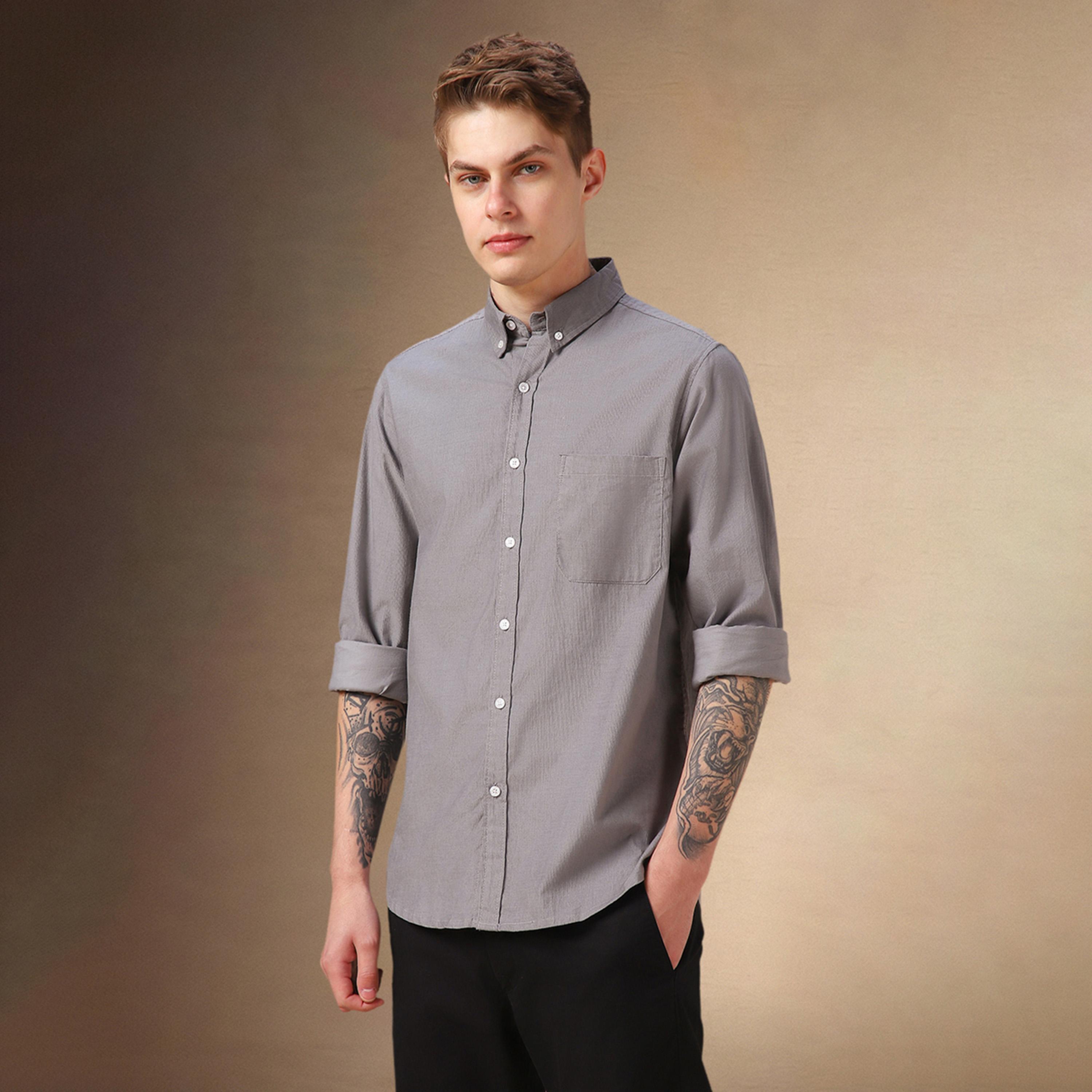 دينيس لينغو × ستايلي - قميص سادة بقصة مريحة بياقة واسعة مع جيب-men-clothing-shirts-image-2