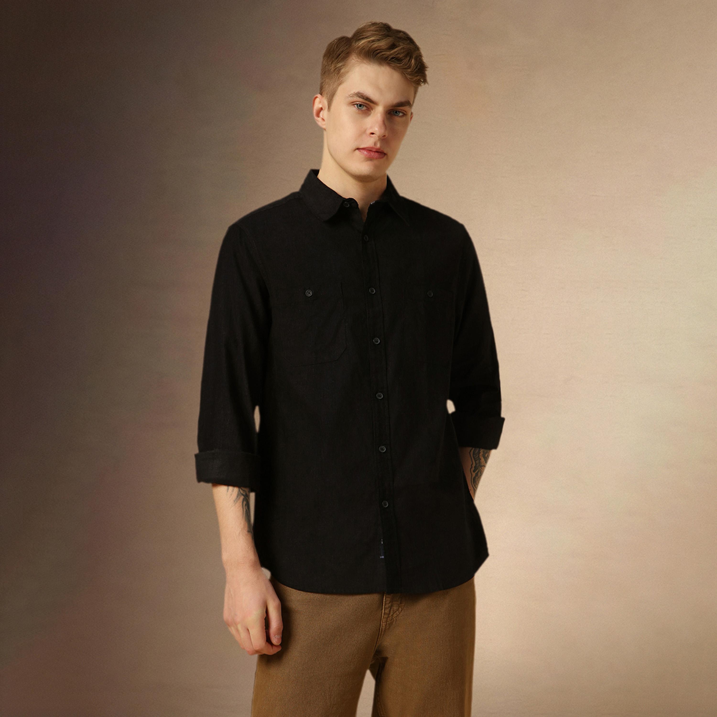 دينيس لينغو × ستايلي - قميص سادة بقصة مريحة بياقة واسعة-men-clothing-shirts-image-6