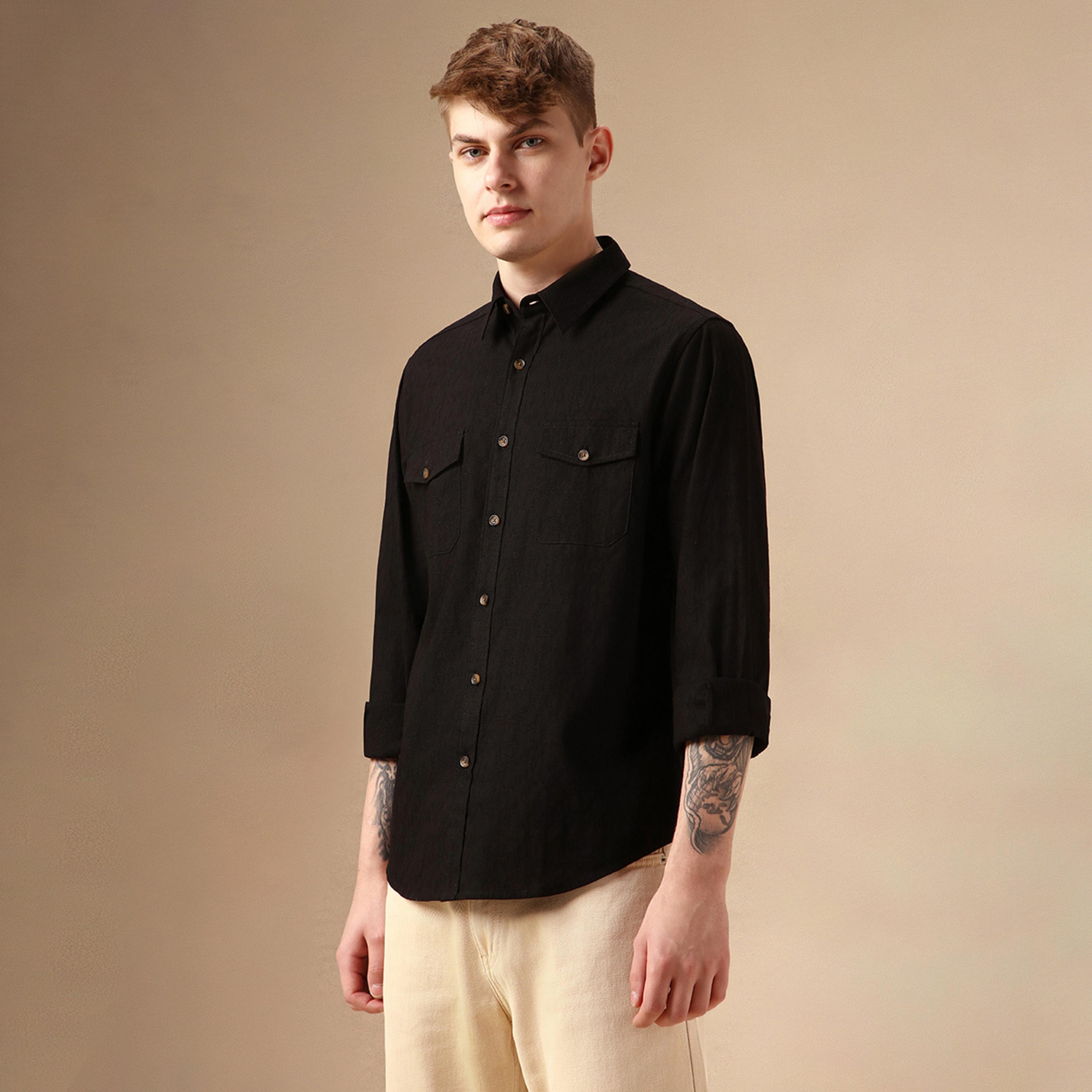دينيس لينغو × ستايلي - قميص سادة بقصة مريحة بياقة واسعة-men-clothing-shirts-image-2
