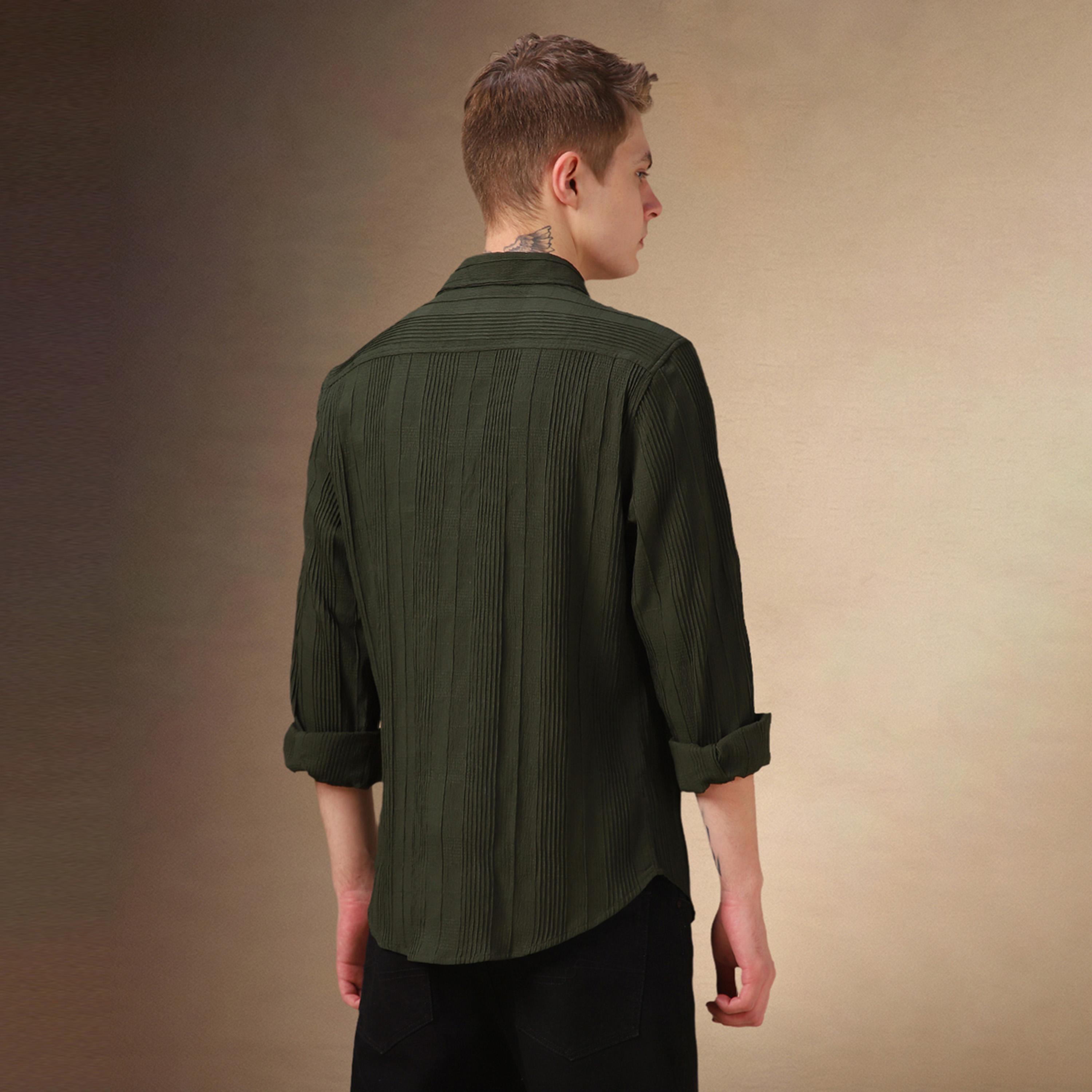 دينيس لينغو × ستايلي - قميص بقصّة عادية وياقة منسدلة ومزخرف بتفاصيل ثنيات-men-clothing-shirts-image-3