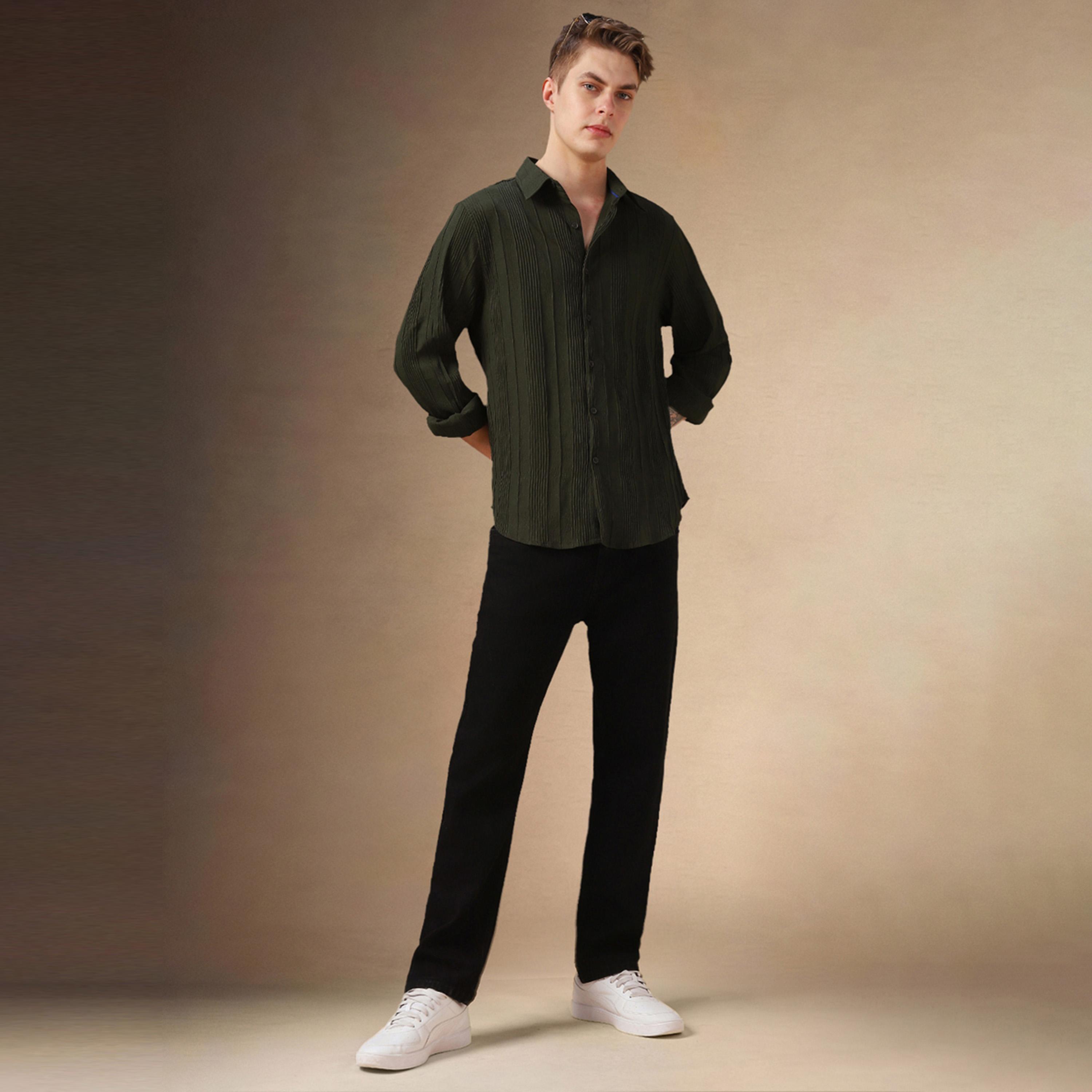 دينيس لينغو × ستايلي - قميص بقصّة عادية وياقة منسدلة ومزخرف بتفاصيل ثنيات-men-clothing-shirts-image-5