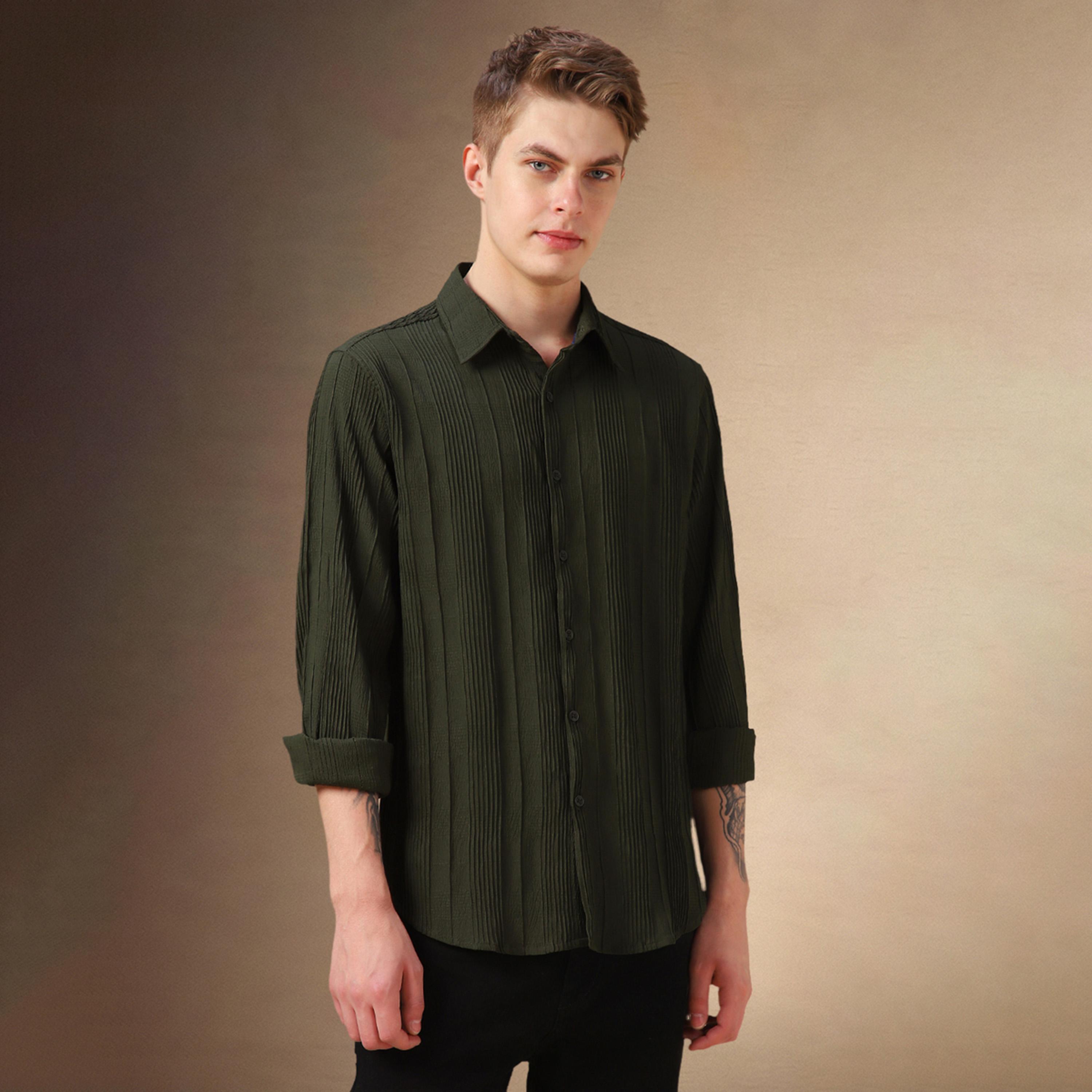 دينيس لينغو × ستايلي - قميص بقصّة عادية وياقة منسدلة ومزخرف بتفاصيل ثنيات-men-clothing-shirts-image-6