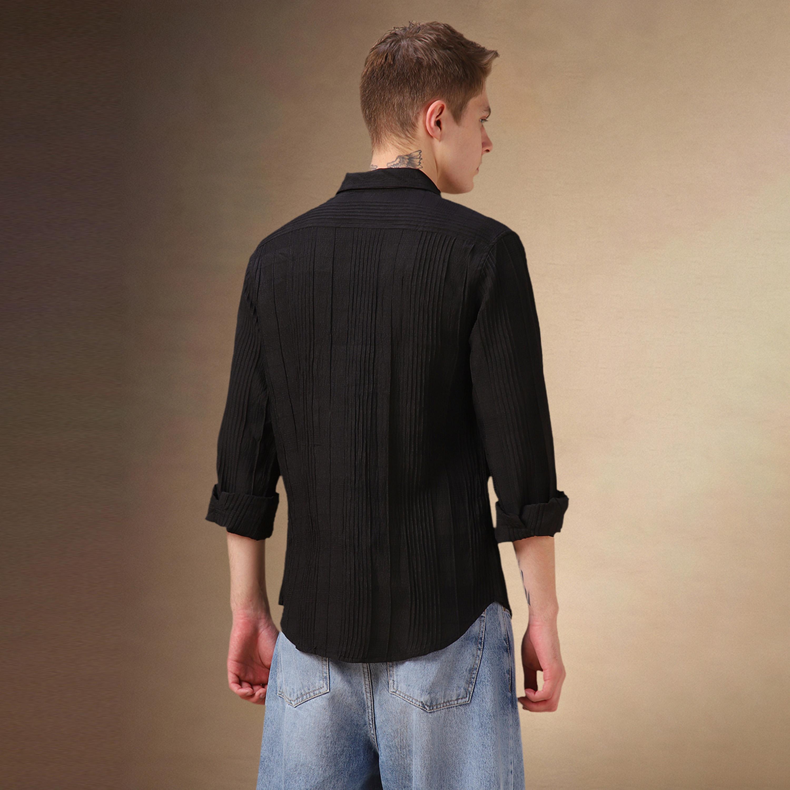 دينيس لينغو × ستايلي - قميص بقصّة عادية وياقة منسدلة ومزخرف بتفاصيل ثنيات-men-clothing-shirts-image-3