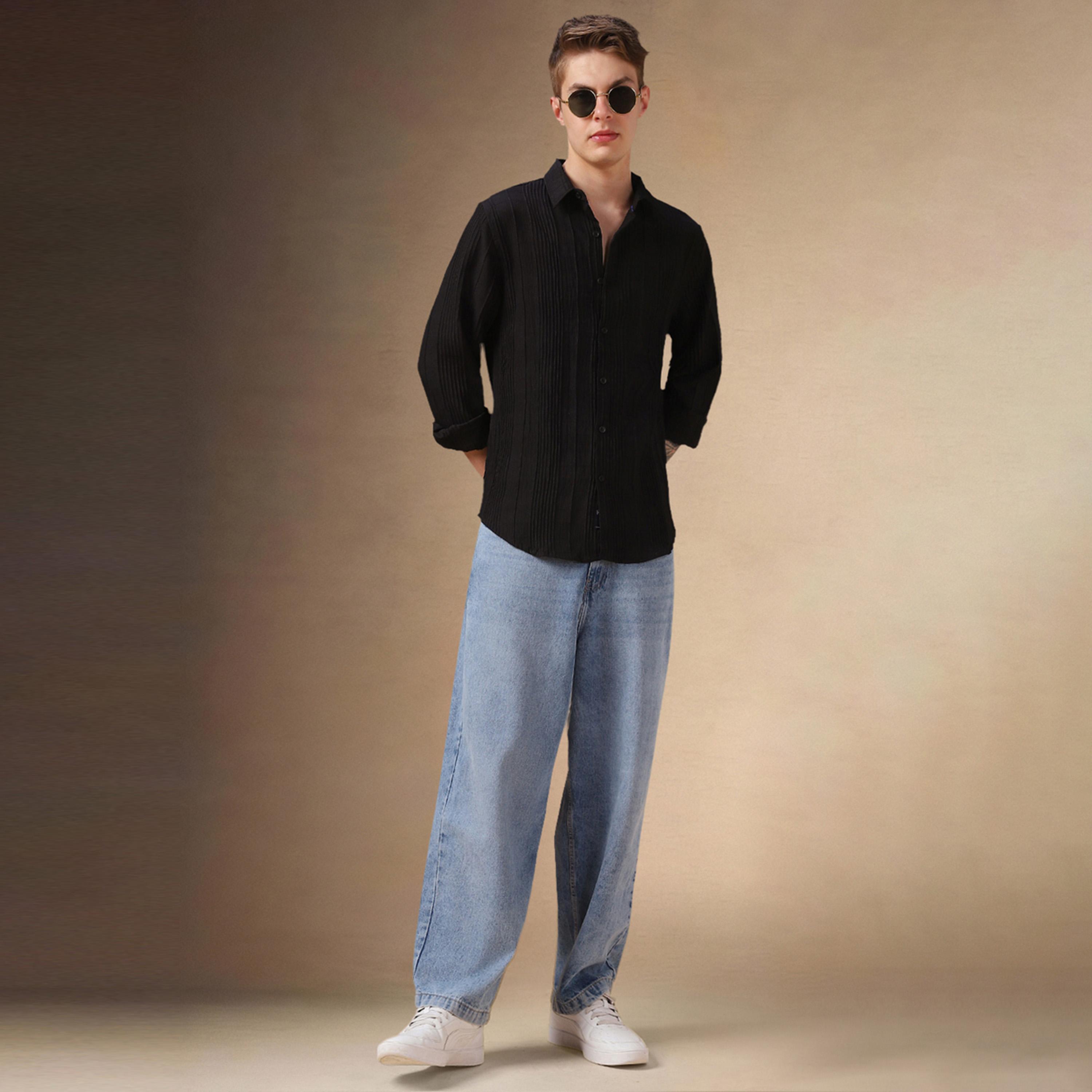 دينيس لينغو × ستايلي - قميص بقصّة عادية وياقة منسدلة ومزخرف بتفاصيل ثنيات-men-clothing-shirts-image-5