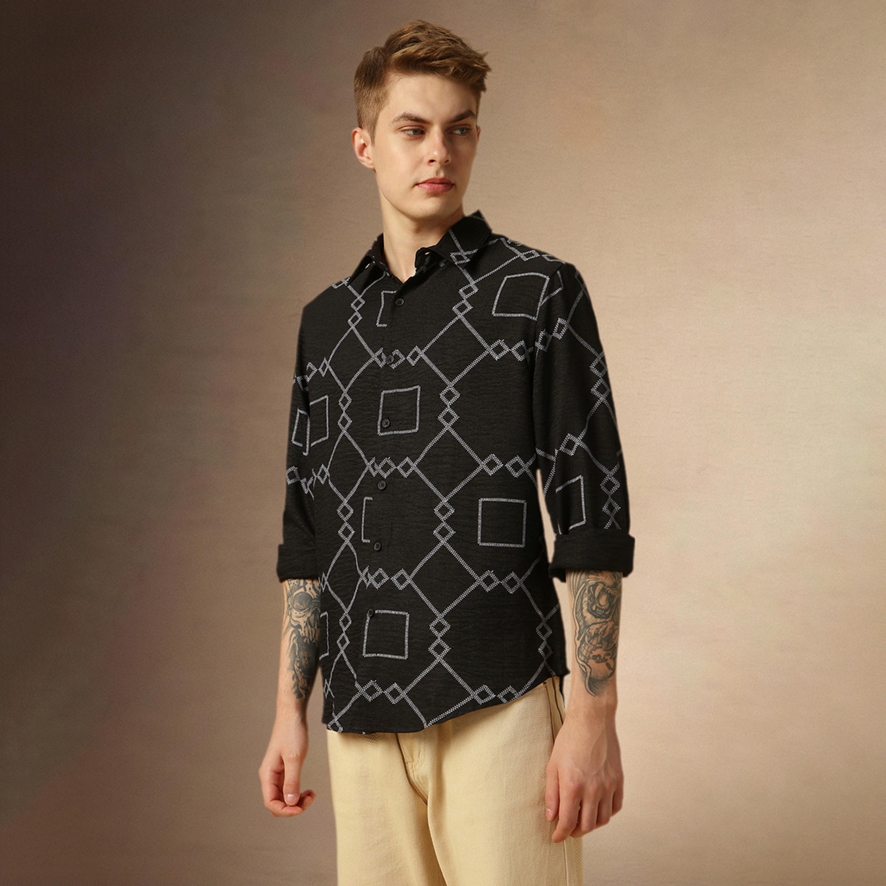 دينيس لينغو × ستايلي - قميص مطبوع بقصّة مريحة وياقة واسعة-men-clothing-shirts-image-2