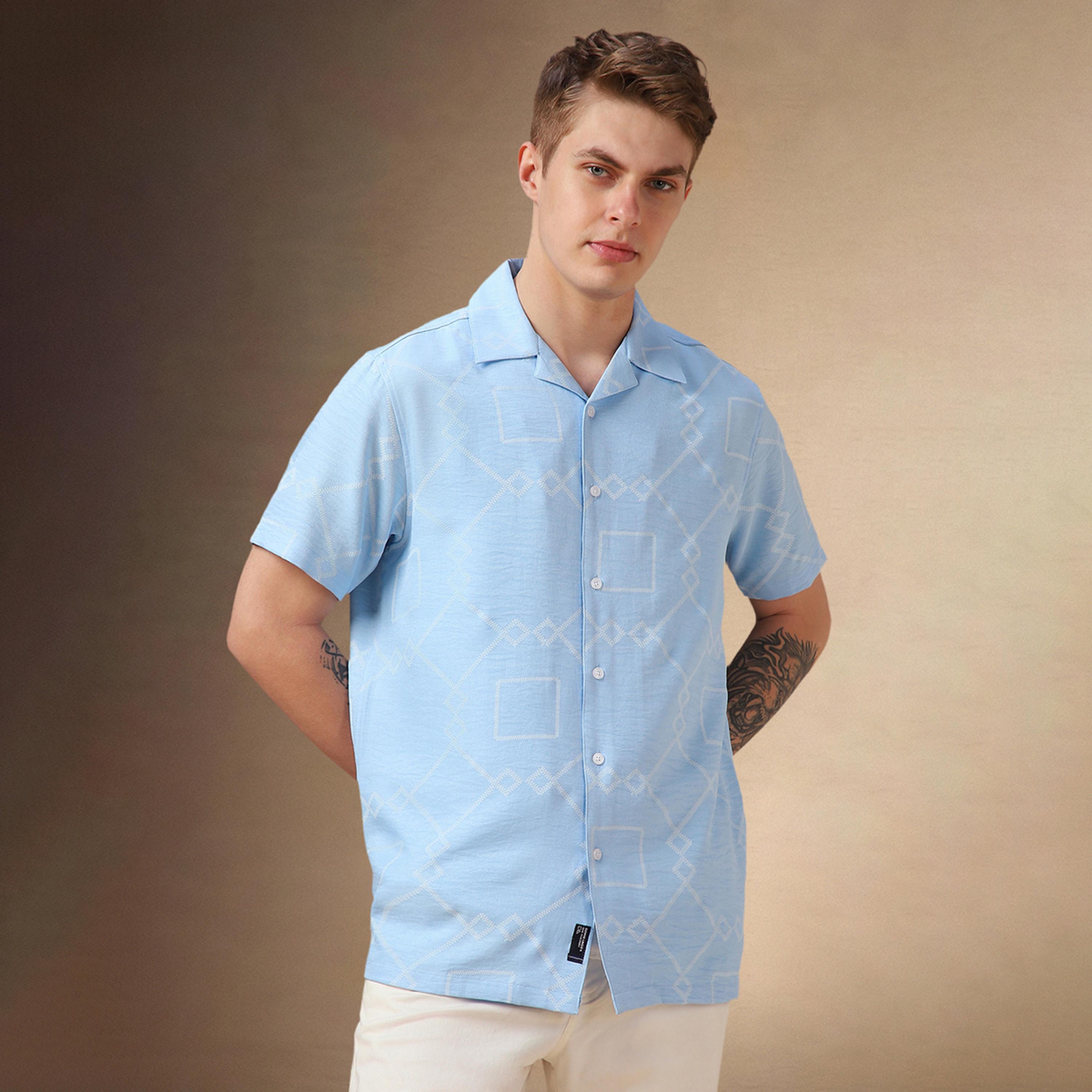 دينيس لينغو × ستايلي - قميص مطبوع بقصّة مريحة وياقة كوبية-men-clothing-shirts-image-6