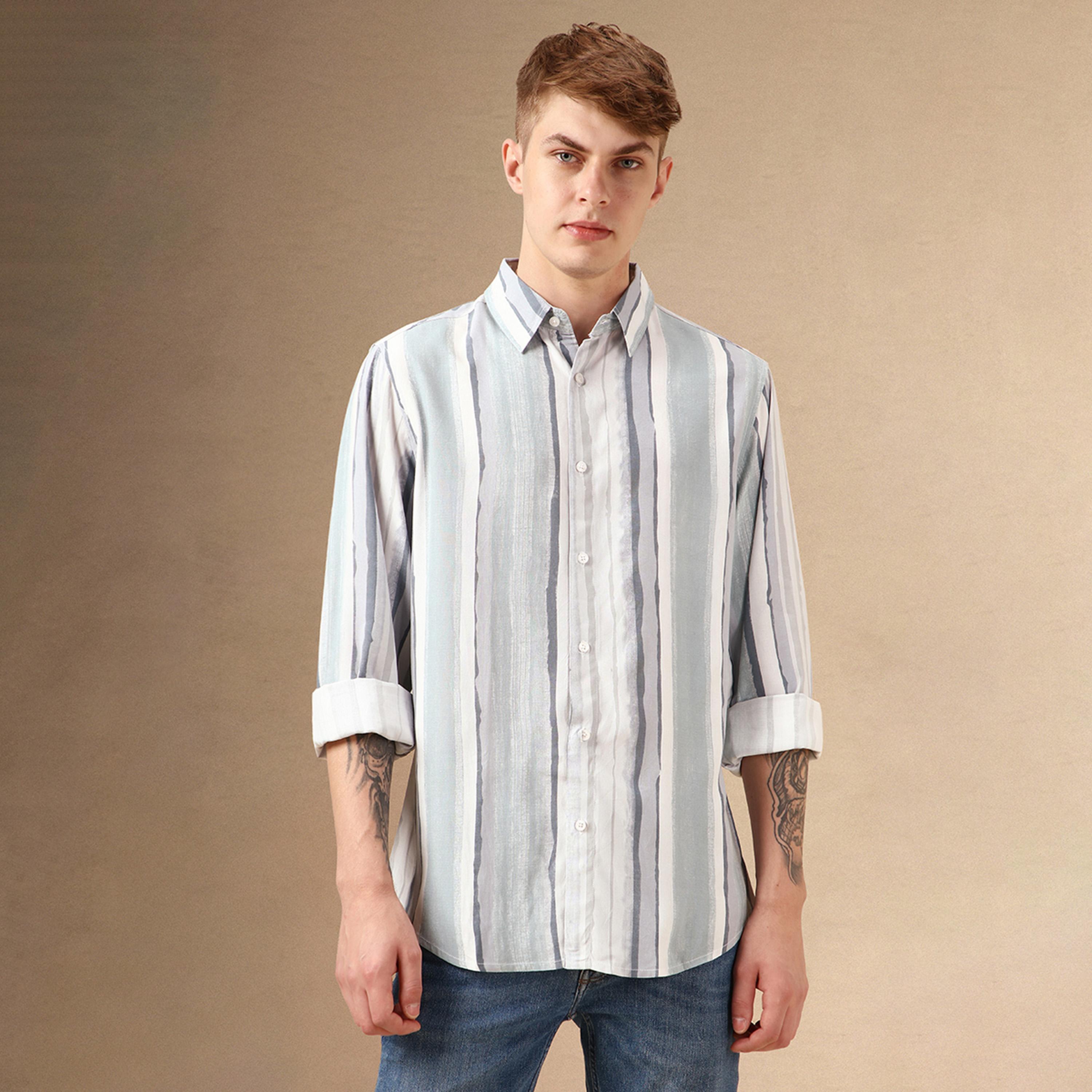 دينيس لينغو × ستايلي - قميص مخطط بقصّة مريحة وياقة منسدلة وحافة منحنية-men-clothing-shirts-image-6