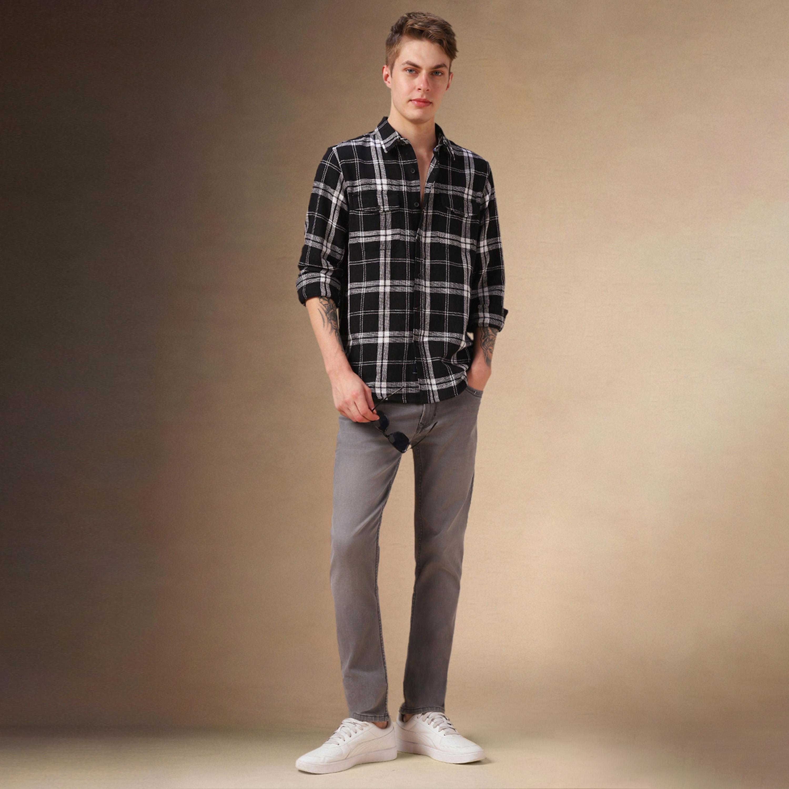 دينيس لينغو × ستايلي - قميص مربعات بقصّة مريحة وياقة واسعة وحافة منحنية-men-clothing-shirts-image-5