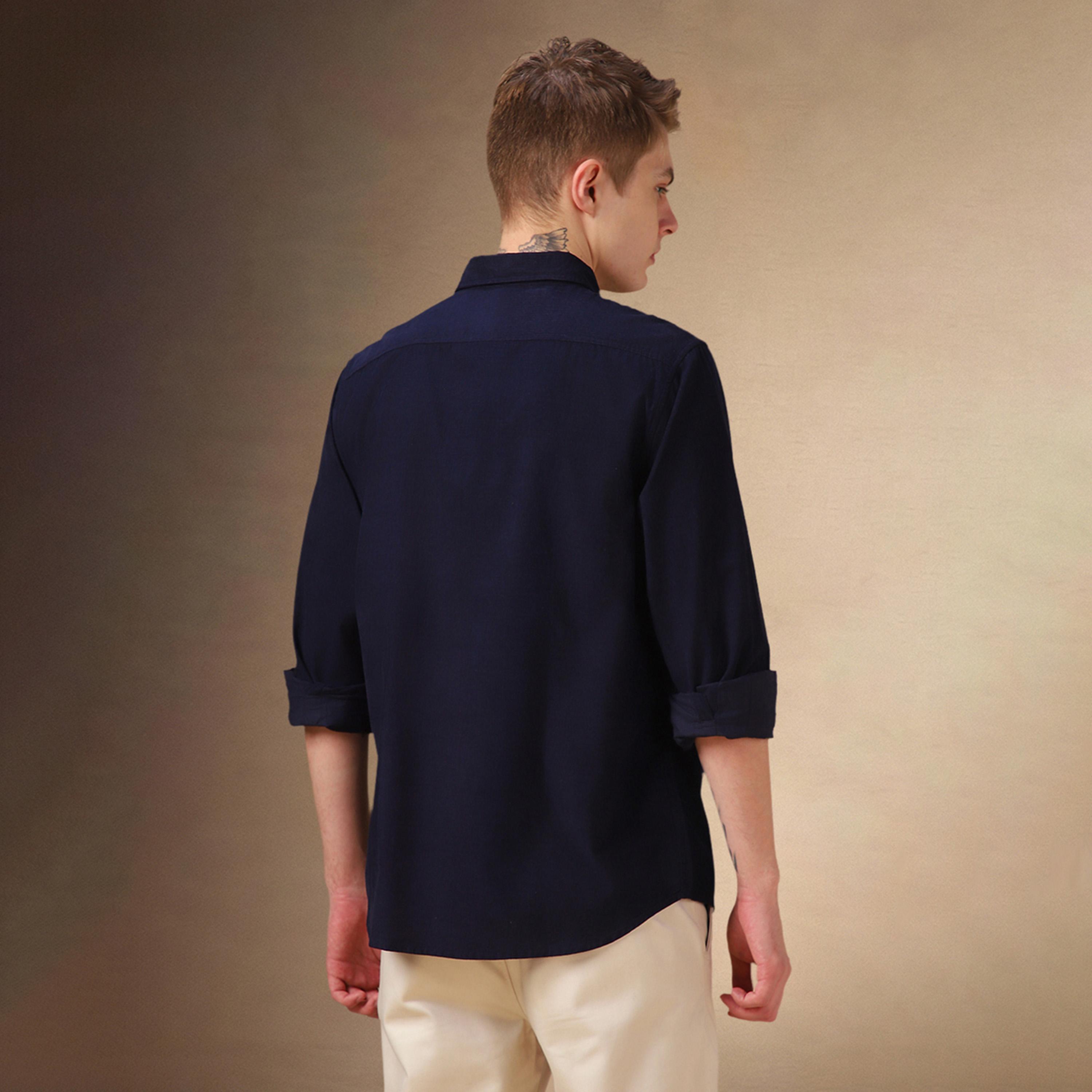 دينيس لينغو × ستايلي - قميص سادة بقصة مريحة بياقة واسعة وحافة منحنية-men-clothing-shirts-image-3