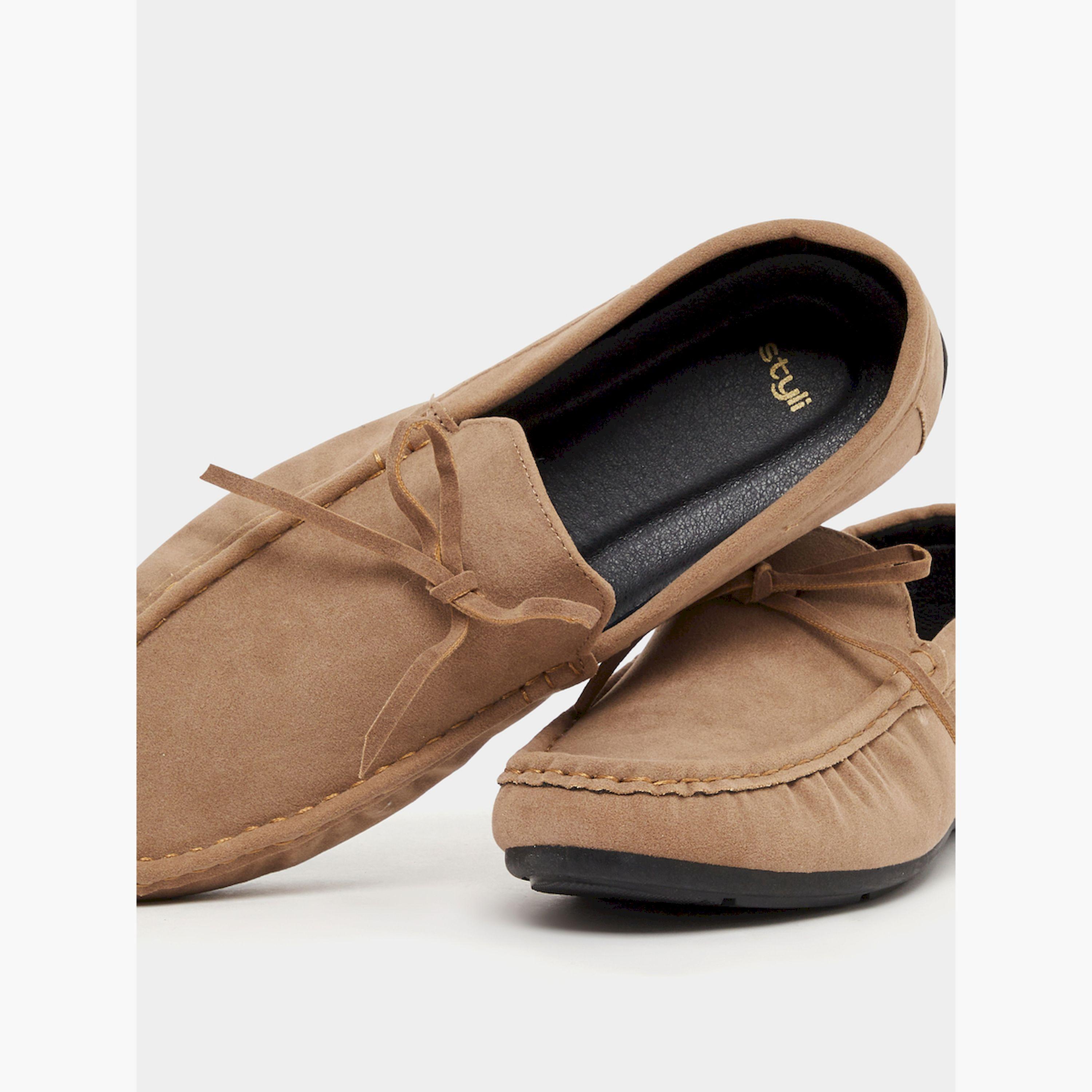 ستايلي -  حذاء سهل الارتداء بنقشة فيونكة-men-shoes-loafersandmoccasins-image-3