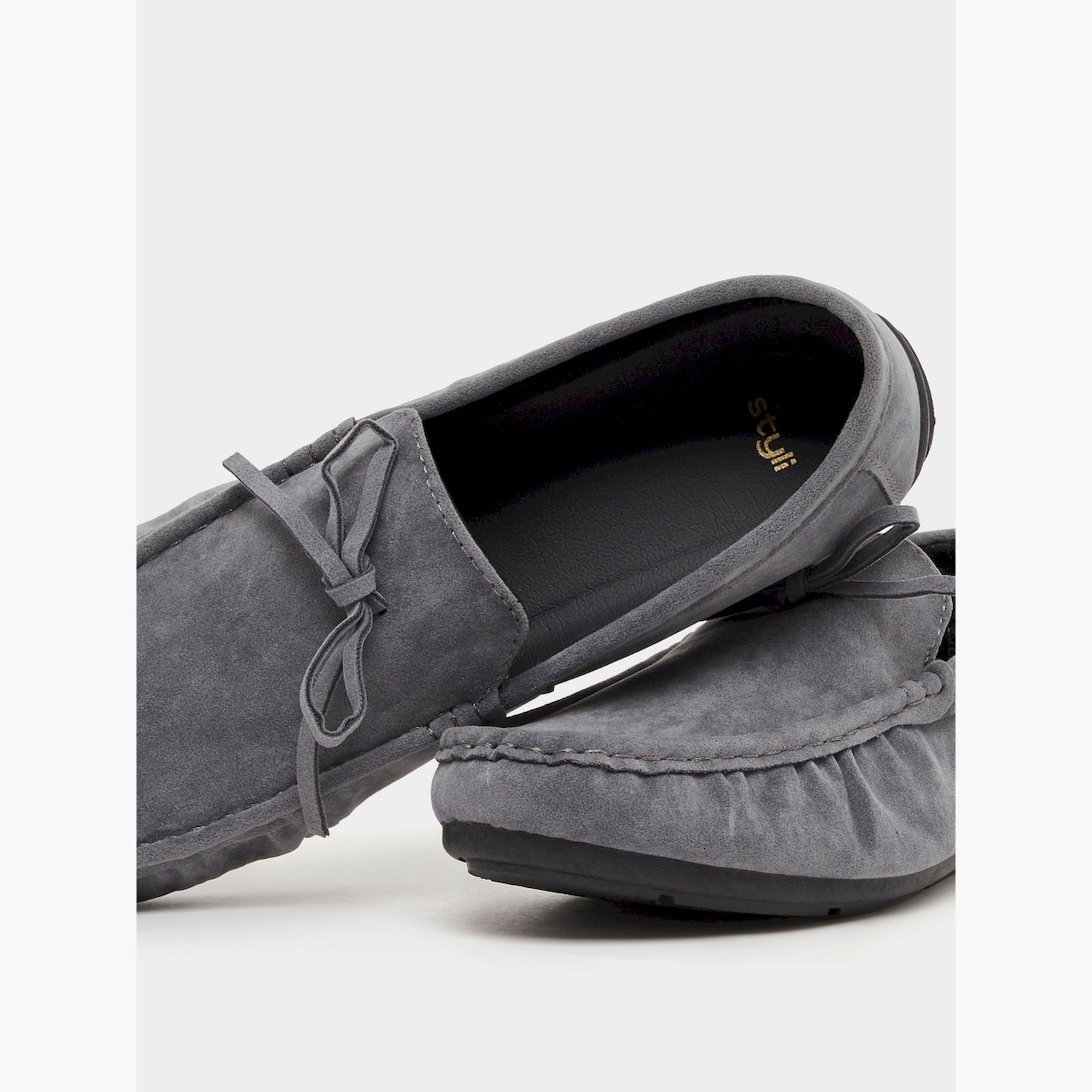 ستايلي -  حذاء سهل الارتداء بنقشة فيونكة-men-shoes-loafersandmoccasins-image-3