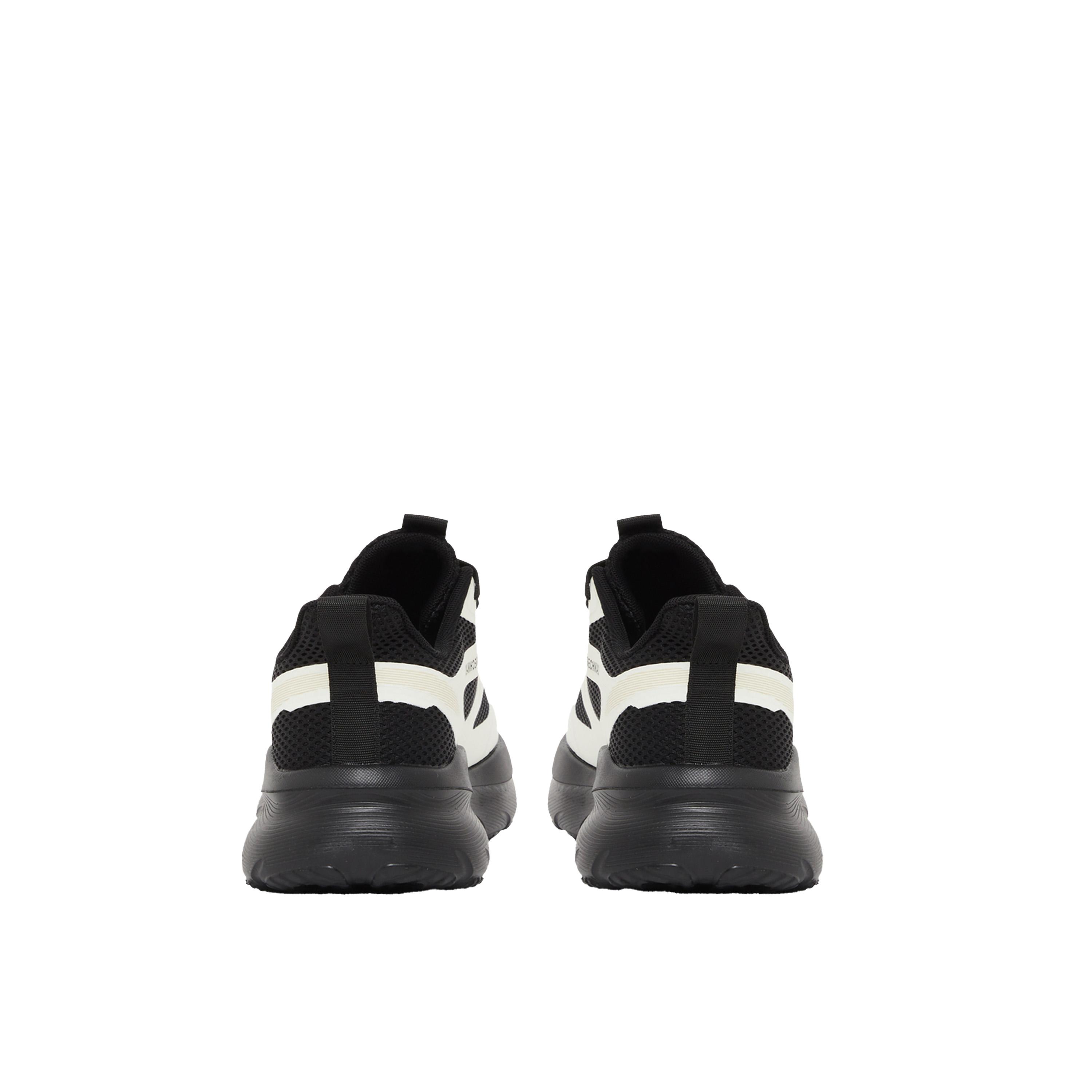 ستايلي - حذاء رياضي نويل بنعل سميك وألوان متباينة ورباط-men-shoes-sneakers-image-4