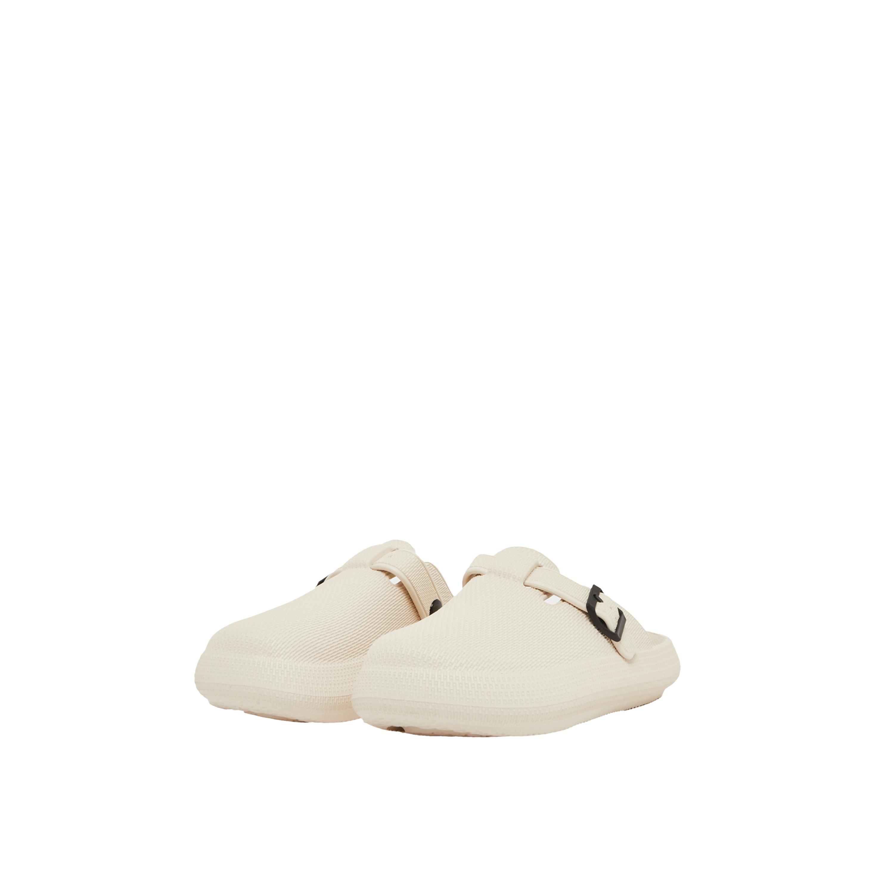 ستايلي -  صندل سهل الارتداء مزين بإبزيم-men-shoes-flipflopsandslides-image-2