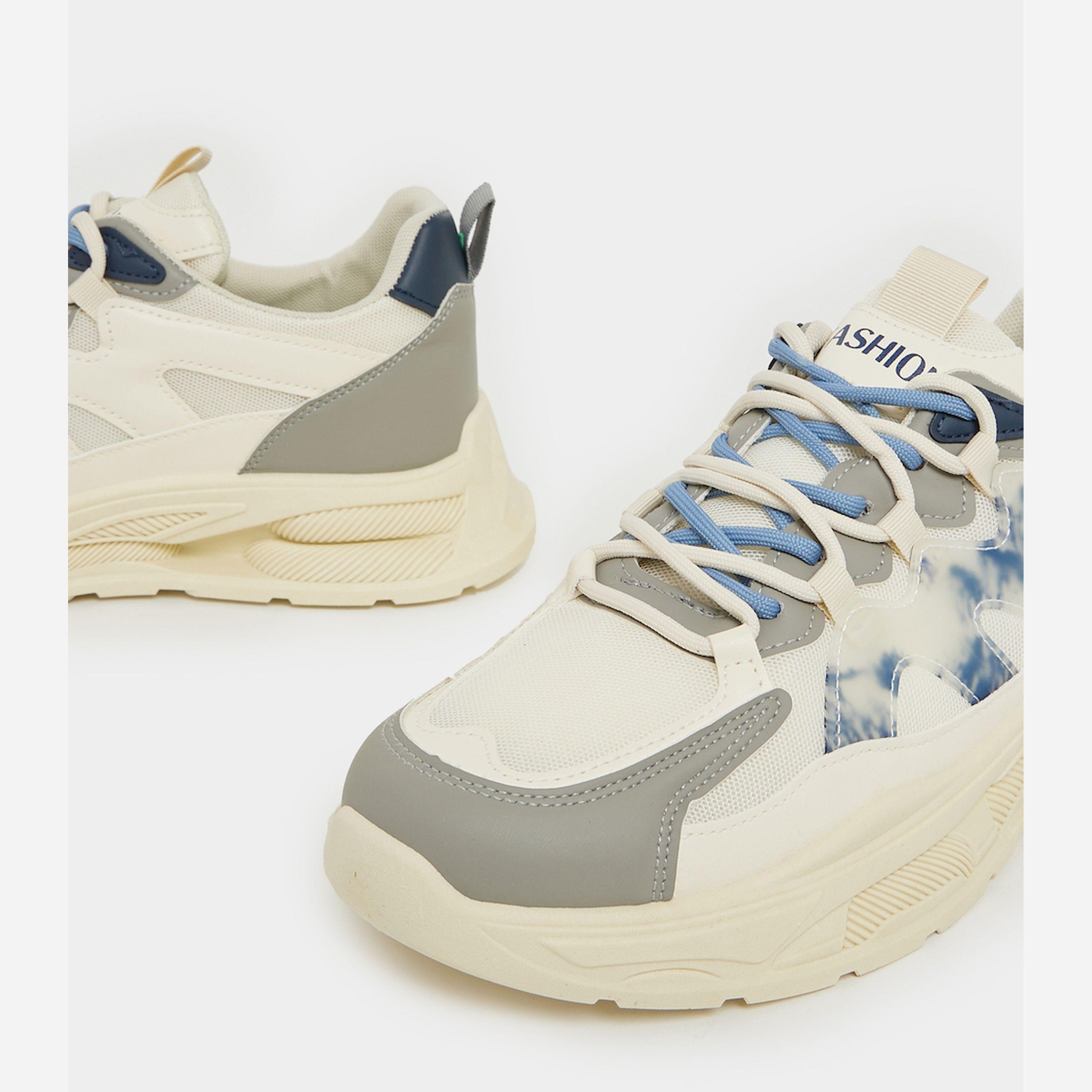 ستايلي - حذاء رياضي بنعل سميك بطبعة تجريدية ورباط-men-shoes-sneakers-image-3
