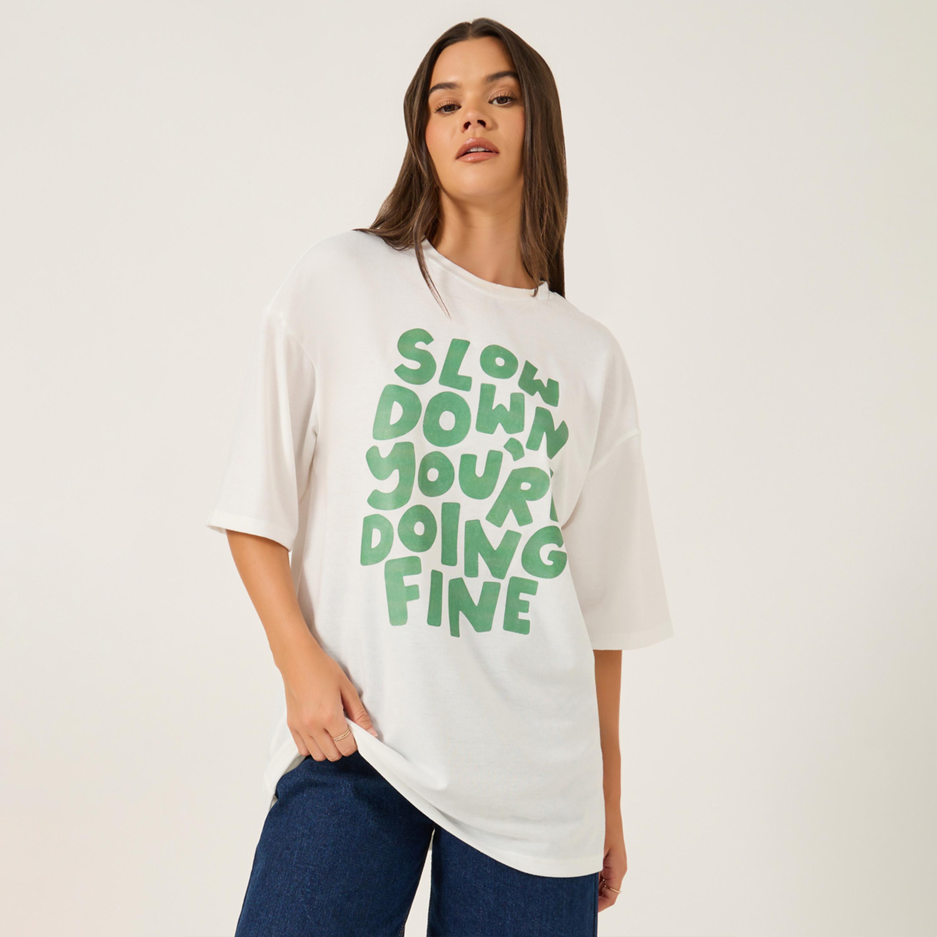 ستايلي - تي شيرت بطباعة شعار بأكمام قصيرة كبير الحجم-women-clothing-tshirts-image-1