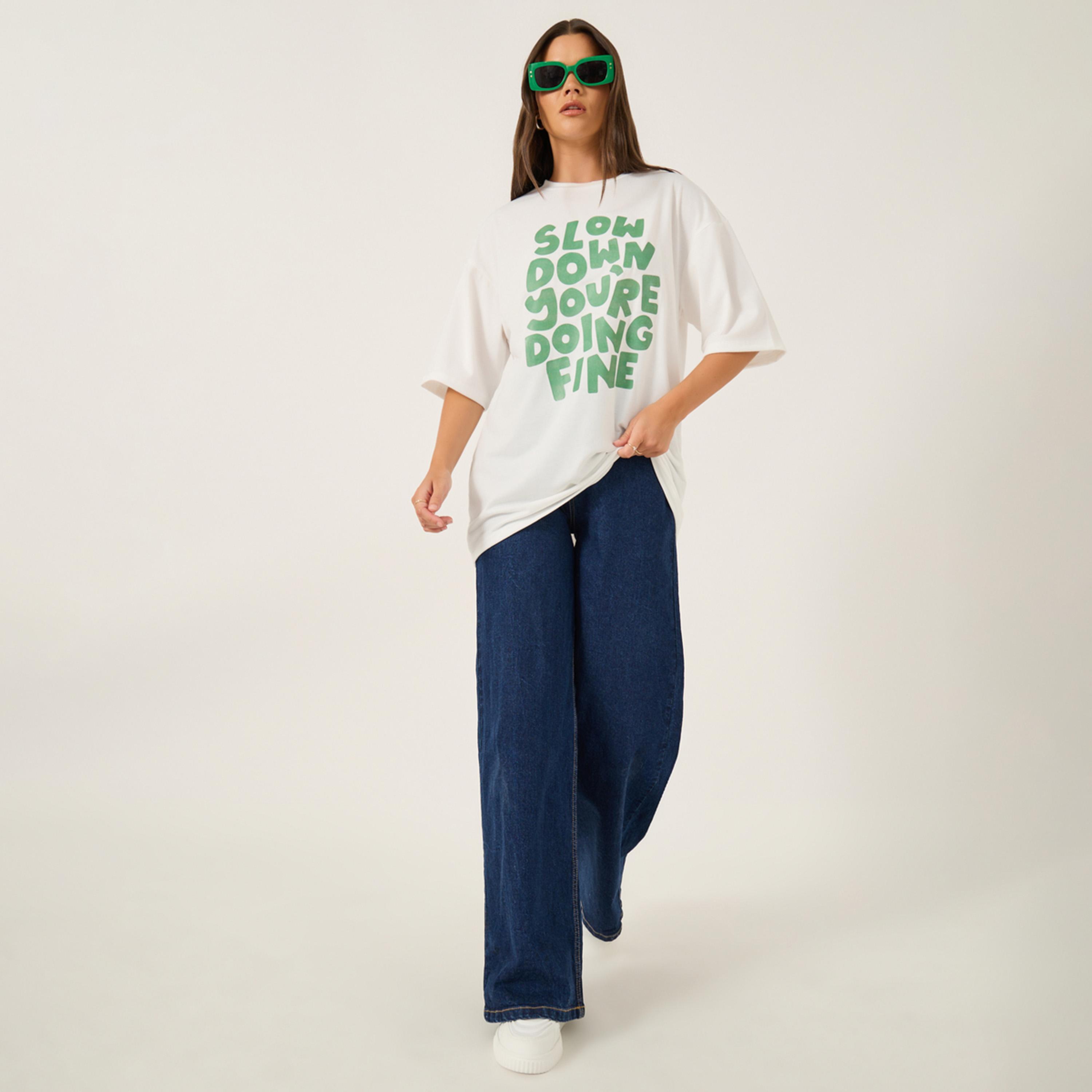 ستايلي - تي شيرت بطباعة شعار بأكمام قصيرة كبير الحجم-women-clothing-tshirts-image-2