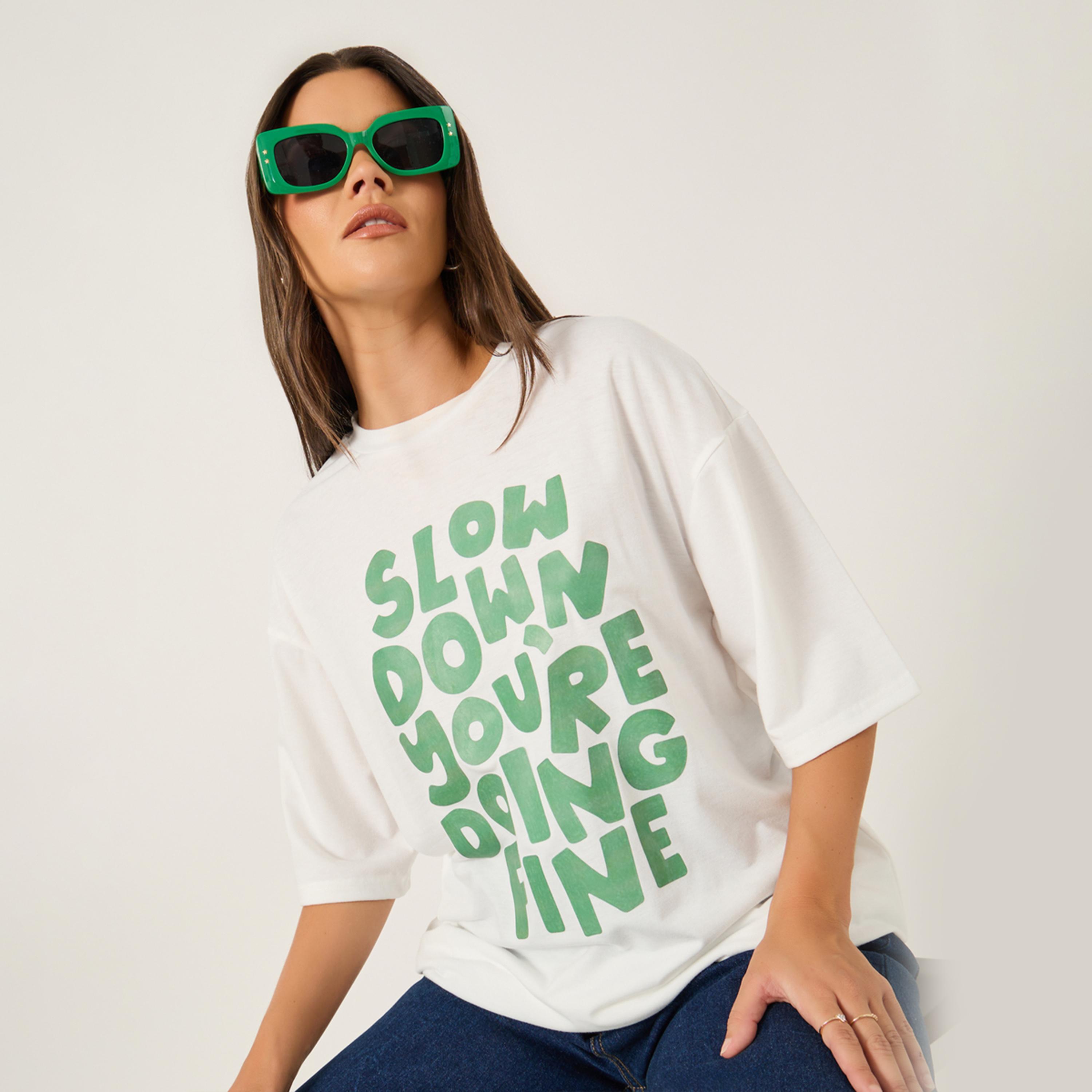 ستايلي - تي شيرت بطباعة شعار بأكمام قصيرة كبير الحجم-women-clothing-tshirts-image-3