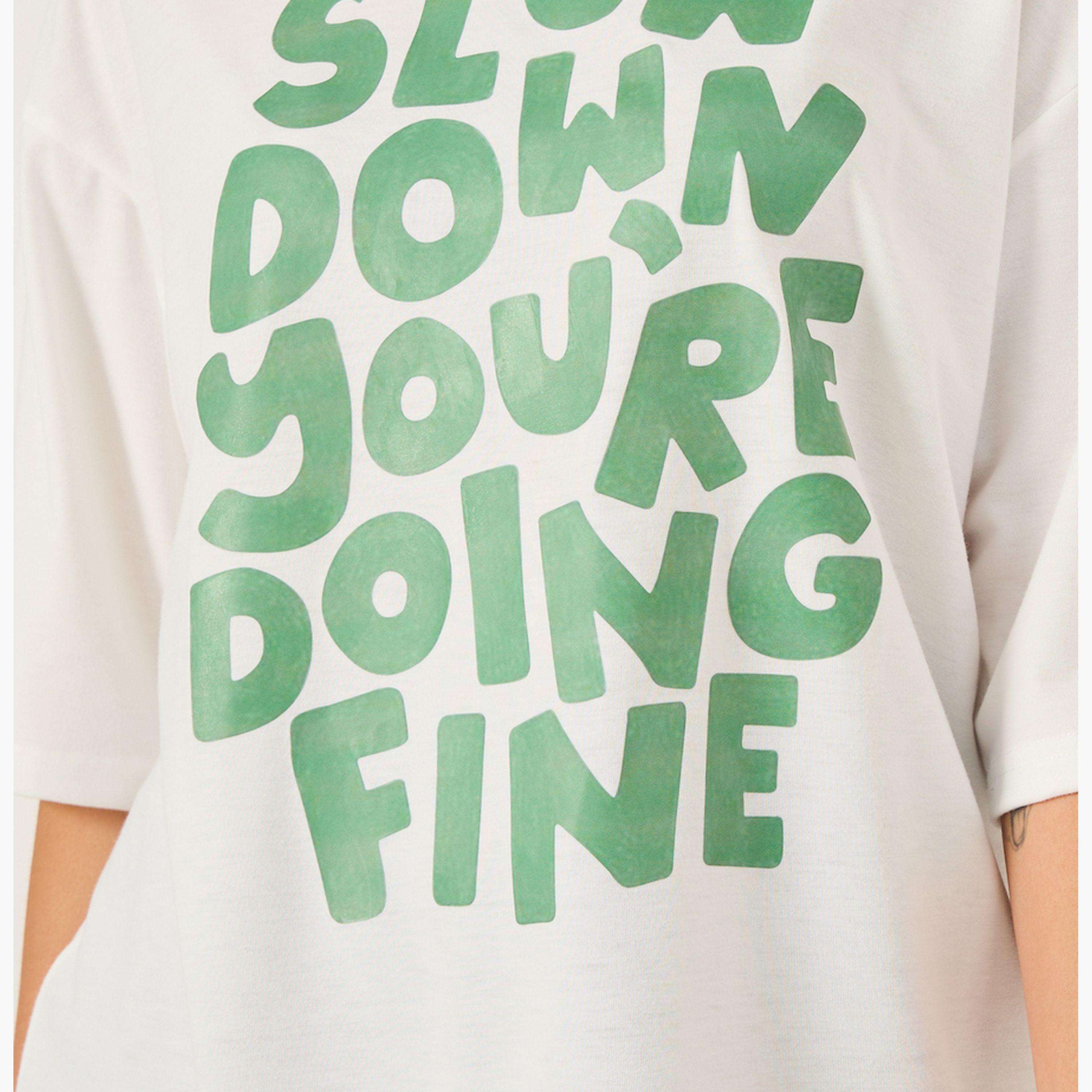 ستايلي - تي شيرت بطباعة شعار بأكمام قصيرة كبير الحجم-women-clothing-tshirts-image-4