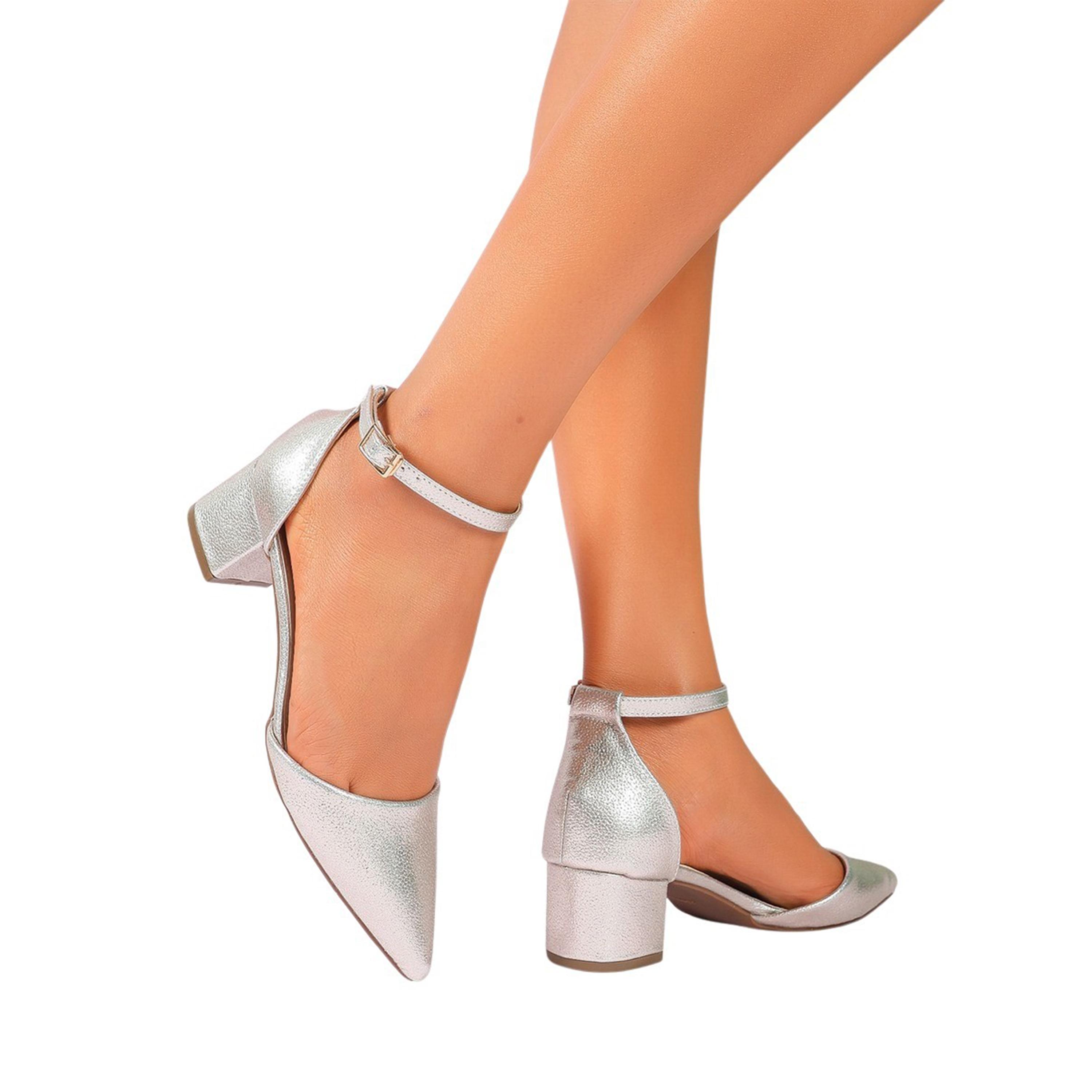 سنيك-أ-بيك × ستايلي - حذاء كعب عالي بمقدمة مدببة ولمعة معدنية-women-shoes-heels-image-5