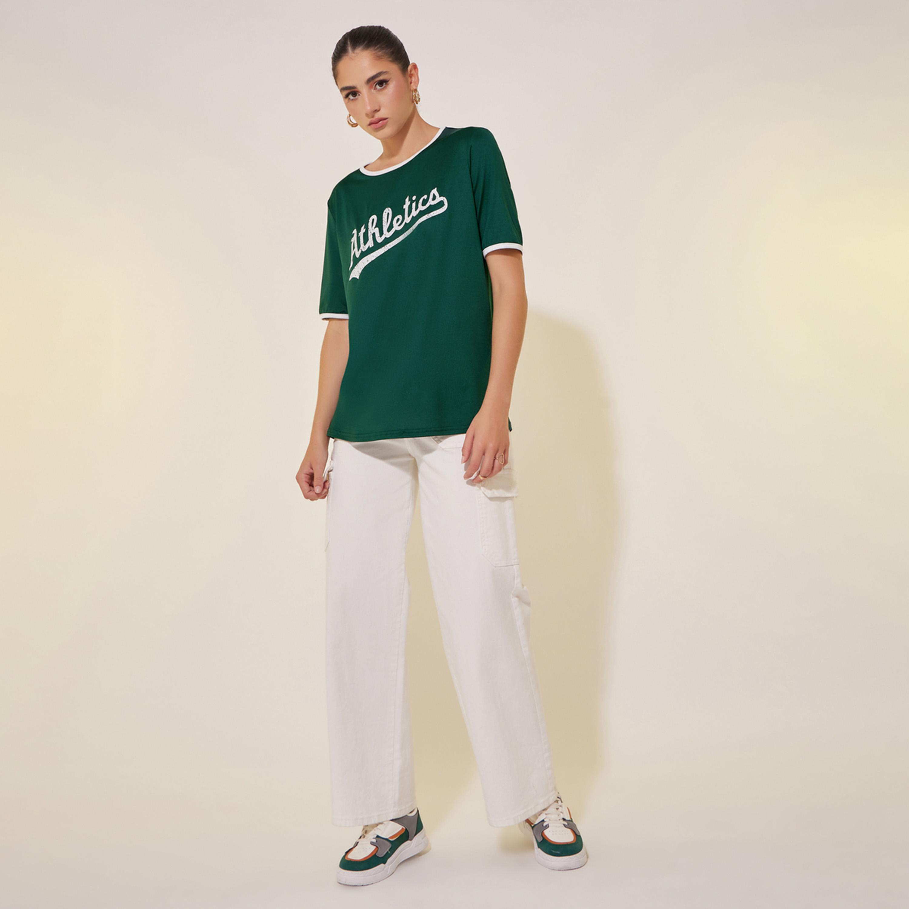 ستايلي - تي شيرت كبير الحجم بطبعة شعار بأكمام قصيرة-women-clothing-tshirts-image-2