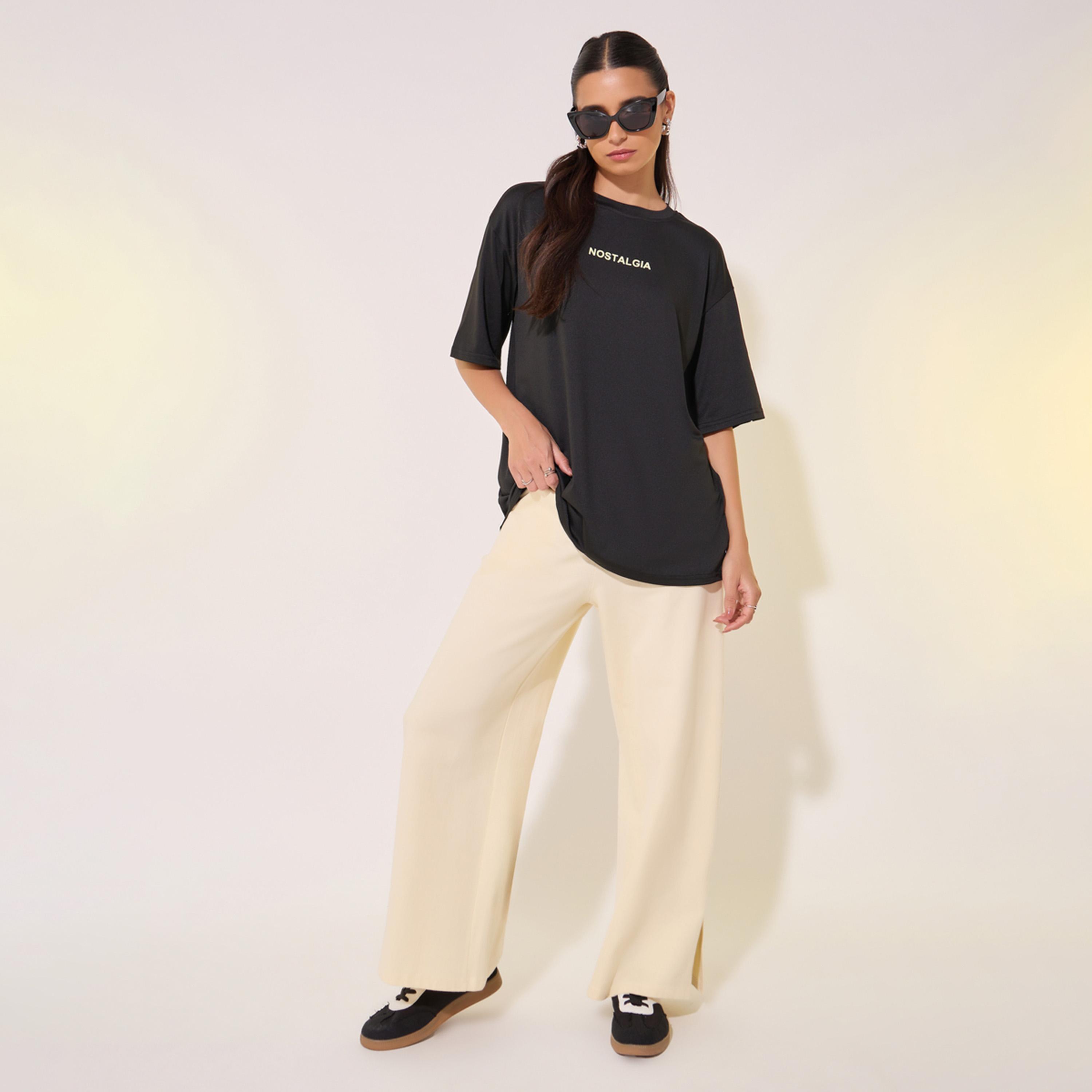 ستايلي - تي شيرت كبير الحجم بطبعة شعار برقبة دائرية-women-clothing-tshirts-image-3