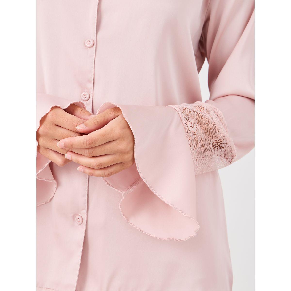 طقم بيجاما من بنطال وبلوزة ساتان بتفاصيل دانتيل-women-clothing-nightwear-pyjamas-longsets-image-3