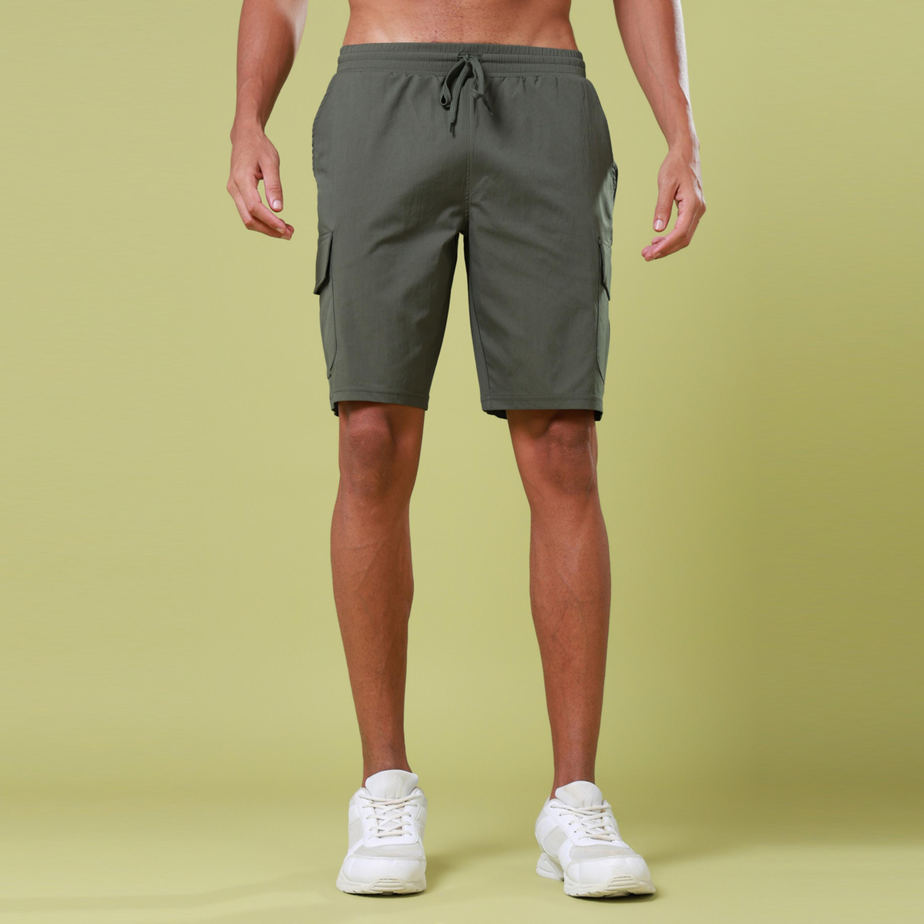 تكنو سبورت × ستايلي - شورت رياضي رجالي ضيق مع تس فليكسي-men-clothing-sportswearandactivewear-bottoms-shorts-image-1