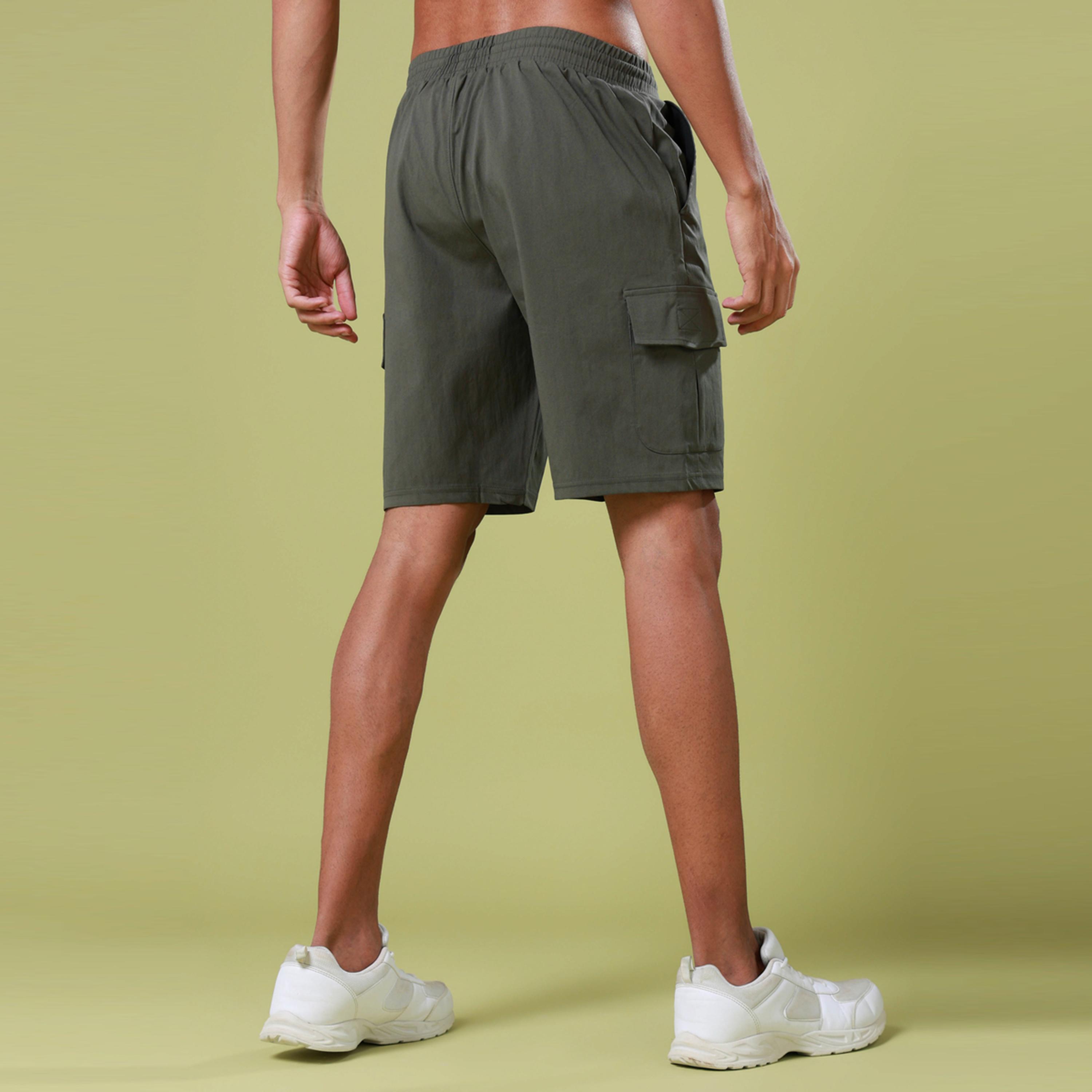 تكنو سبورت × ستايلي - شورت رياضي رجالي ضيق مع تس فليكسي-men-clothing-sportswearandactivewear-bottoms-shorts-image-4